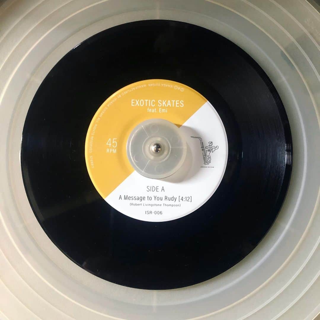 MONKYのインスタグラム：「EXOTIC SKATES  1st Single 7inch Vinyl 『A Message to You Rudy』  夏にピッタリな2曲をカップリングした7inch 好評発売中！！  The Specialsが1979年にヒットさせたダンディ・リビングストンの曲をカバー。 南国を感じさせる軽快なSka Beat。ゲストボーカルの衣美のソウルフルで陽気な歌声が更にポジティブなムードを加速。 それをバックアップするホーンセクションがファンキーな気分を盛り上げます。 パンチのあるご機嫌なSKAナンバーに仕上がっています。 レコーディングはメンバー4人による一発録り。 一体感と臨場感のあるエネルギッシュな録音を収録。  【webshop】 （Link on Bio）  https://ienaga2020.thebase.in/items/75441129  EXOTIC SKATES @exotic_skates  @____monky____  @longseller  @naked_norainu  @womemoto」
