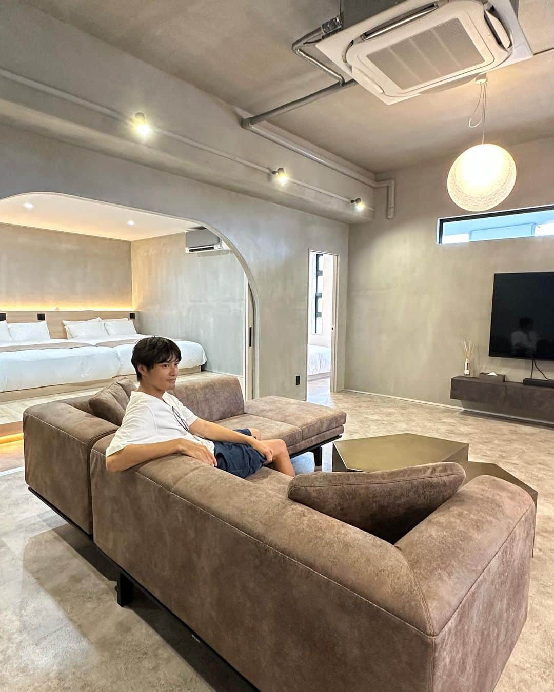 のインスタグラム：「1日1組限定のプライベートヴィラ。 @730hotels_ishigaki  (石垣島730交差点すぐ) 今月Openしたばかりでまだあまり知られてないけど、今後予約困難になること間違いなしの施設です！ 今なら25%クーポン有り👍 クーポンコード[opening]」