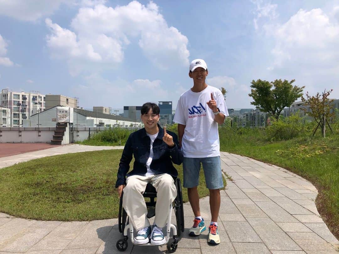 ジヌションのインスタグラム：「🚕 위라클 택시에서 미리클을 이야기했습니다.  Unconditional love from JESUS CHRIST.」