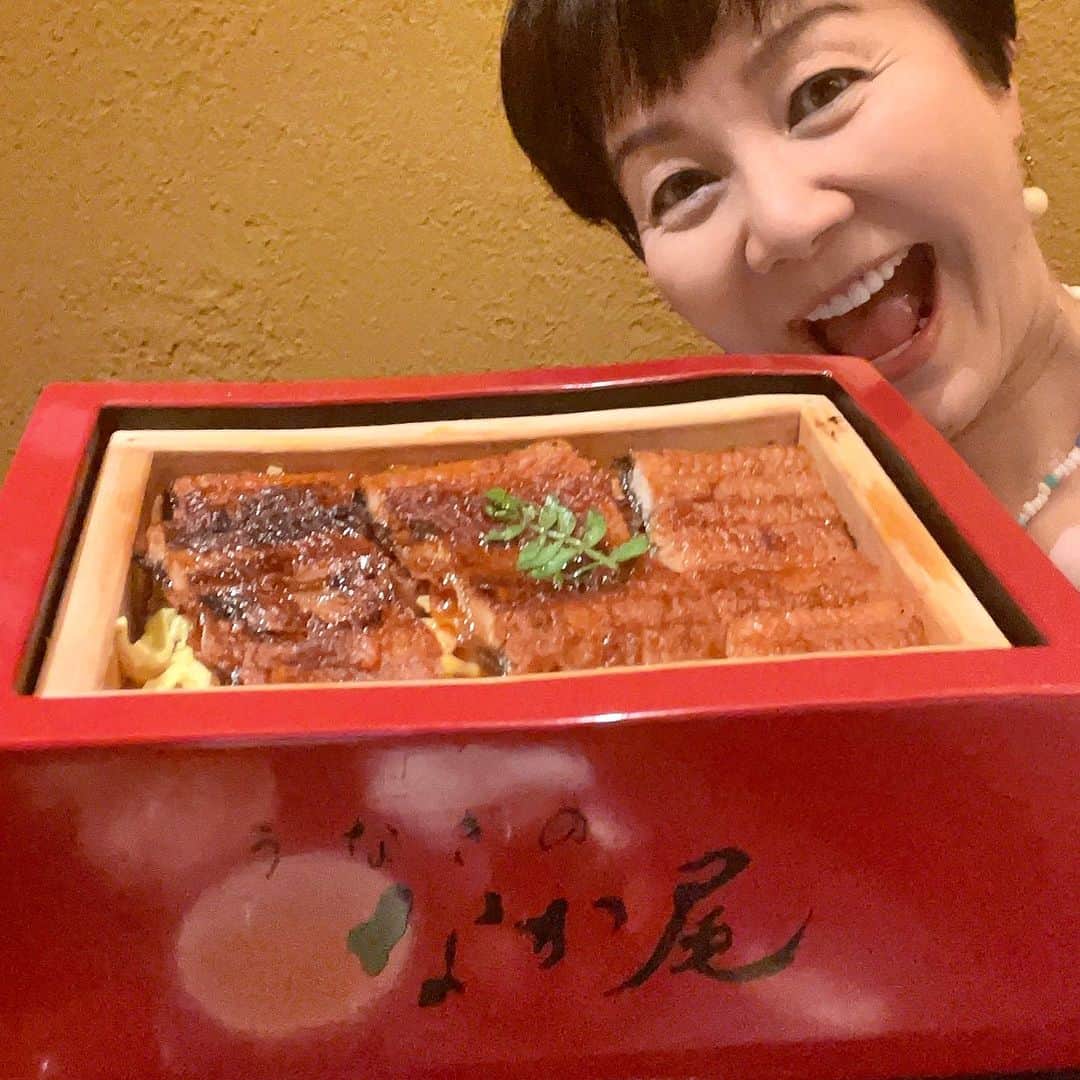 山本華世のインスタグラム：「土用の丑の日、今年は7/30、夏バテせんように食べるぞ！！！ #鰻 #土用の丑の日  #鰻なか尾 #うなぎ」