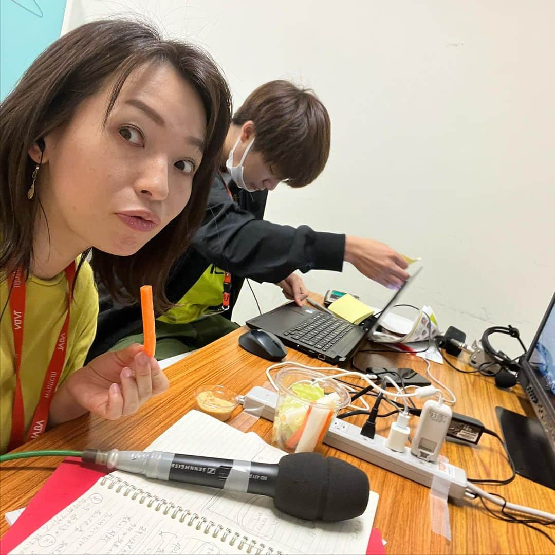 羽村亜美さんのインスタグラム写真 - (羽村亜美Instagram)「2023都市対抗オフショット 第一弾  矢野吉彦アナウンサーが ３０年連続32回目実況出場！！！ 勝手に表彰しました。 私は、 １４年連続14回目となりました！  決勝戦、 ずっと矢野さん羽村で 続けたいな☺️✨  　データ解説のみなさま、 お疲れ様でした✨  決勝戦の トヨタ自動車　石塚マネージャー ヤマハ伊藤マネージャーの リポートできなかったのが、残念😢 お二人は仲良しです☺️」7月28日 10時27分 - amihamura