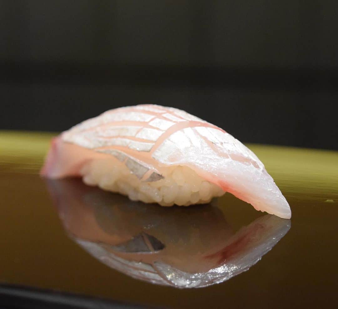 SUSHI KANDA • 寿司神田さんのインスタグラム写真 - (SUSHI KANDA • 寿司神田Instagram)「For reservation: 099.606.0013 Or Line ID 027126639  #sushikanda #sushi #japanesecuisine #sashimi #foodporn #aroi #aroiibkk #ginraidee #paigingun #wongnai #edtguide #bkkmenu #starvingtime #寿司神田 #寿司スタグラム #鮨 #寿司 #すし #バンコク寿司 #銀座グルメ #赤酢 #横井醸造」7月28日 10時28分 - sushi.kanda