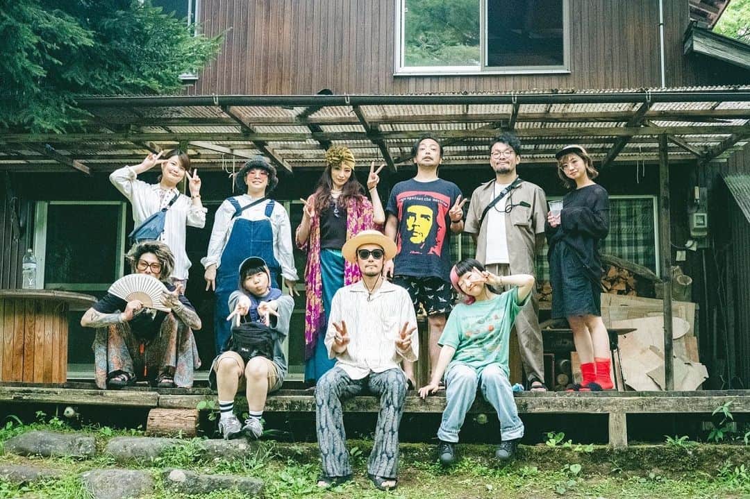 青木カズローのインスタグラム：「今年も友達と山へ。 東京からも友達が遊びに来てくれた。楽しかった！」