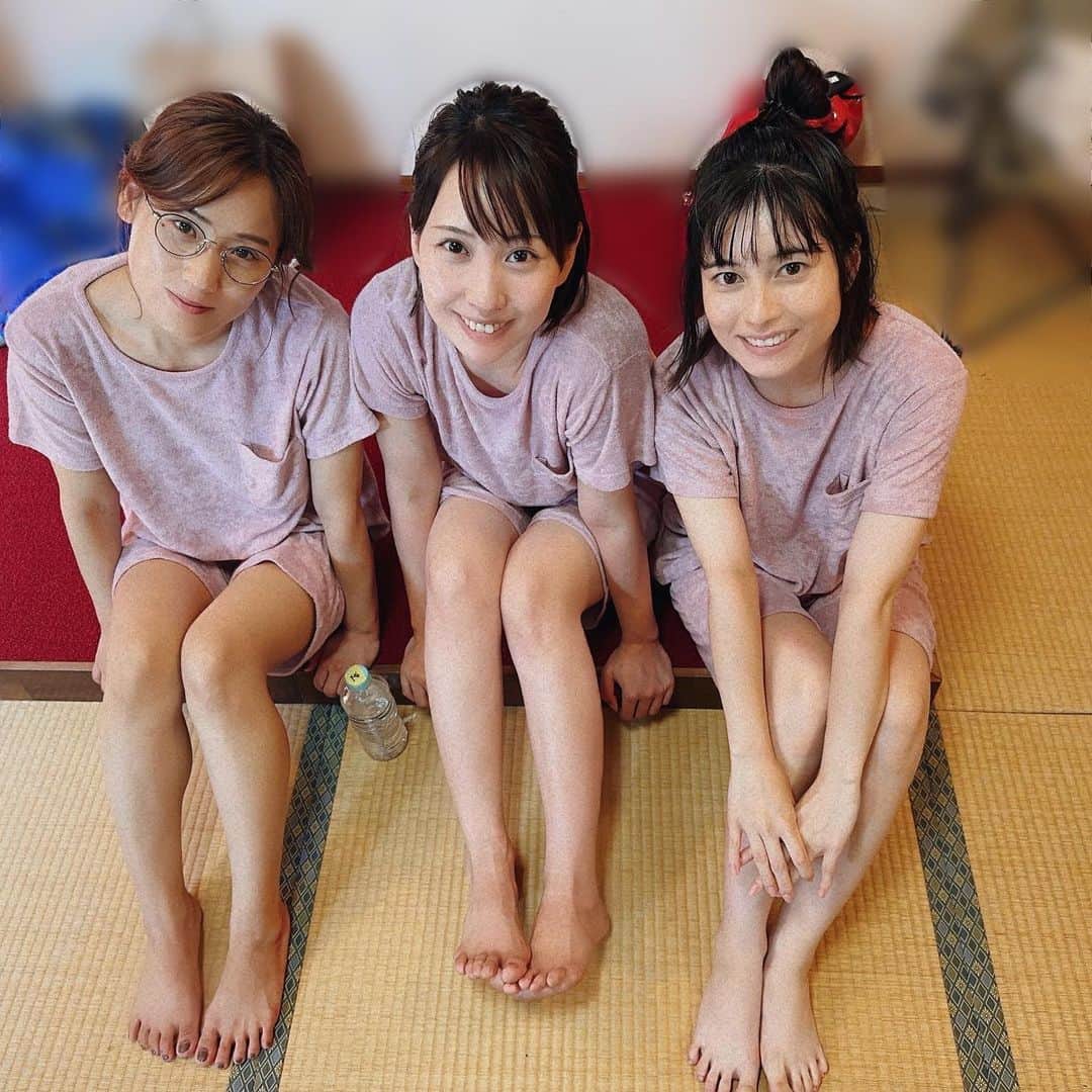秋山ゆずきのインスタグラム：「. . この夏を一緒にすごしてる まるまるちゃん達です💁‍♀️  昨日は終日3人で撮影でとっても楽しい時間でした！！！  各Part頑張りつつ これが1つの作品として繋がっていくのが 今からすごく楽しみです！  予告編、ちょこっと見せていただいたのですが すごく楽しそうでした🫣💓  ABCテレビ（関西）8/20（日）スタート！ DMM TVにて同時独占配信！ TVerにて見逃し配信！  #まるまるちゃん #セックスちゃん #高学歴ちゃん  #不倫ちゃん #ピンク で #ポップ で #ポジティブ な #ドラマ です💁‍♀️」