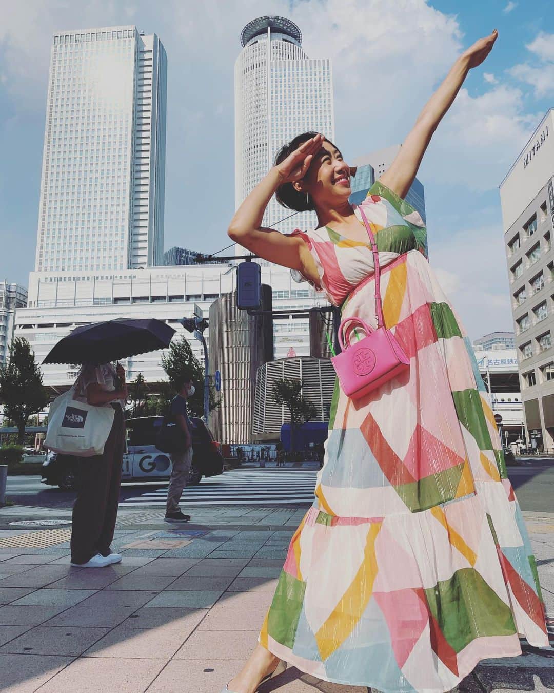 越村江莉のインスタグラム：「こんにちにゃごや！！（名古屋） #子供の付き添い #がんばってくれ#仕事休んでここまできた」