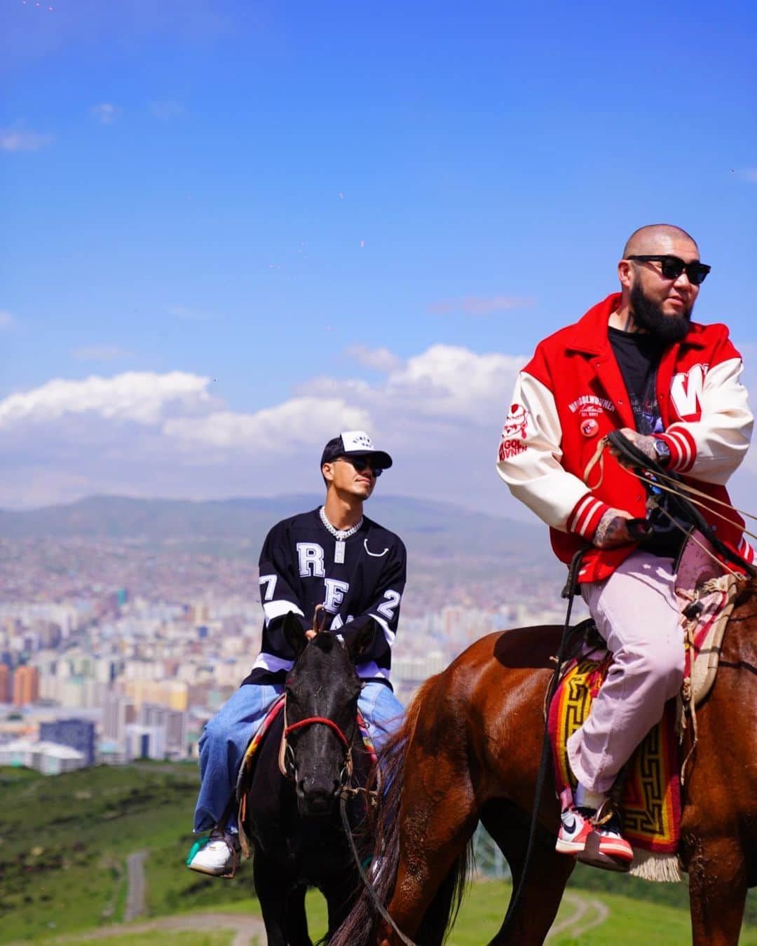 AK-69さんのインスタグラム写真 - (AK-69Instagram)「- - Riding on a horse with Gee🐴   #Mongolia  #BigGee #Legend」7月28日 11時16分 - ak69_official