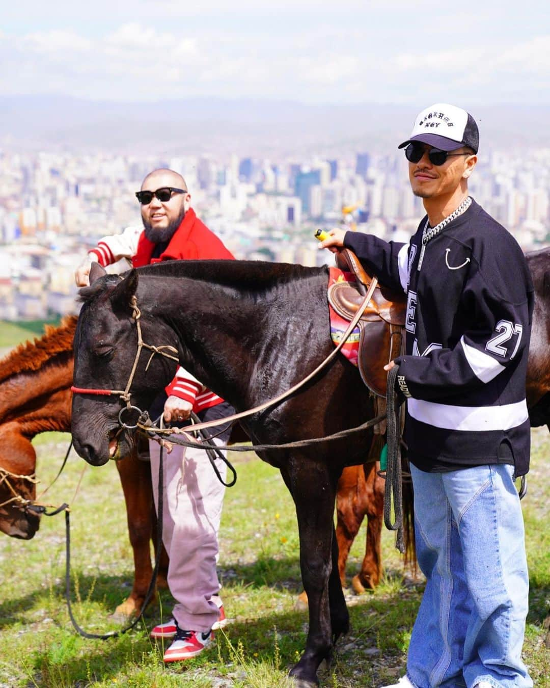 AK-69さんのインスタグラム写真 - (AK-69Instagram)「- - Riding on a horse with Gee🐴   #Mongolia  #BigGee #Legend」7月28日 11時16分 - ak69_official