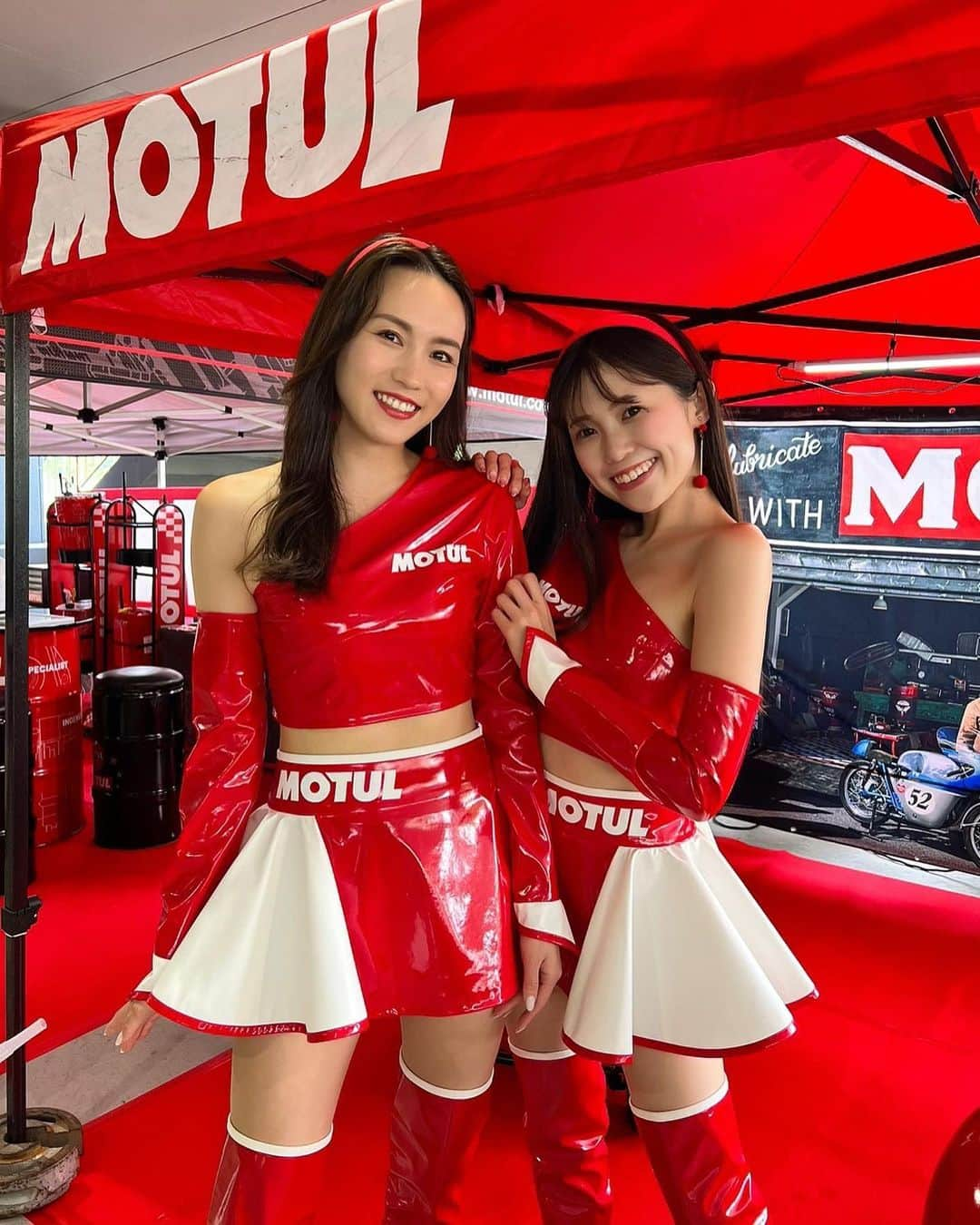 密照幸映のインスタグラム：「【お知らせ】 🔥MOTUL JACK🔥 明日7月29日（土）と明後日30日（日）の2日間、MOTULが「ナップス福岡店」をJACK❗️  私と春香ちゃんでお邪魔させていただくよ❤️🤍  この２日間限定でMOTULスタッフが来店し、MOTULのエンジンオイルをお買い上げ頂いたお客様を対象に、『交換工賃無料』にてオイル交換作業を行います！  イベント当日10時〜14時にMOTULオイルでオイル交換実施、もしくは、当日MOTULグッズを3,000円以上ご購入の方限定で私達と一緒に特別ブースで撮影もできます😊💗  もちろん愛車と参戦も大歓迎🏎✨  撮影は1日2回、 ①午前（11時～12時） ②午後（14時～15時）となります。   💡イベントコンテンツとしては ✔️オイル交換工賃無料❗️  ✔️オイルフィルター交換工賃が無料‼️ ※オイル交換作業の時にカウル、マフラー脱着を伴う車両は別途作業工賃が必要となる場合があります。  ✔️MOTUL製品購入でドリンク🥤プレゼント🎁先着100名様限定  ✔️隼のフレームが鉄だと！！その名も「鐵隼（てつぶさ）」の展示  ✔️当日のお楽しみ「特別車両」の展示  ✔️MOTULグッズ販売  ✔️お子様限定👧🏻👦🏻ドラム缶4輪車も展示🚘 是非乗ってお写真沢山とってね♪   などと今回も盛りだくさんの内容☺️🔥  イベント開催時間⏰ 10:00〜18:00  この2日間は店内がMOTUL一色に❤️  ナップス福岡店で沢山のご来場お待ちしてまーす🥰🙌🏻  📍 〒815-0041 福岡県福岡市南区野間4-21-1 TEL : 092-557-1555 PIT 収容台数　6台  Let’s MOTUL JACK!!!  #MOTUL #MOTULJapan #PoweredByMOTUL #MOTULJACK #MOTULCircuitLady #racequeen  #rq  #イベント #イベント情報  #オイル交換 #モチュール　 #naps #ナップス福岡 #福岡 @motuljapan  @napsjp」