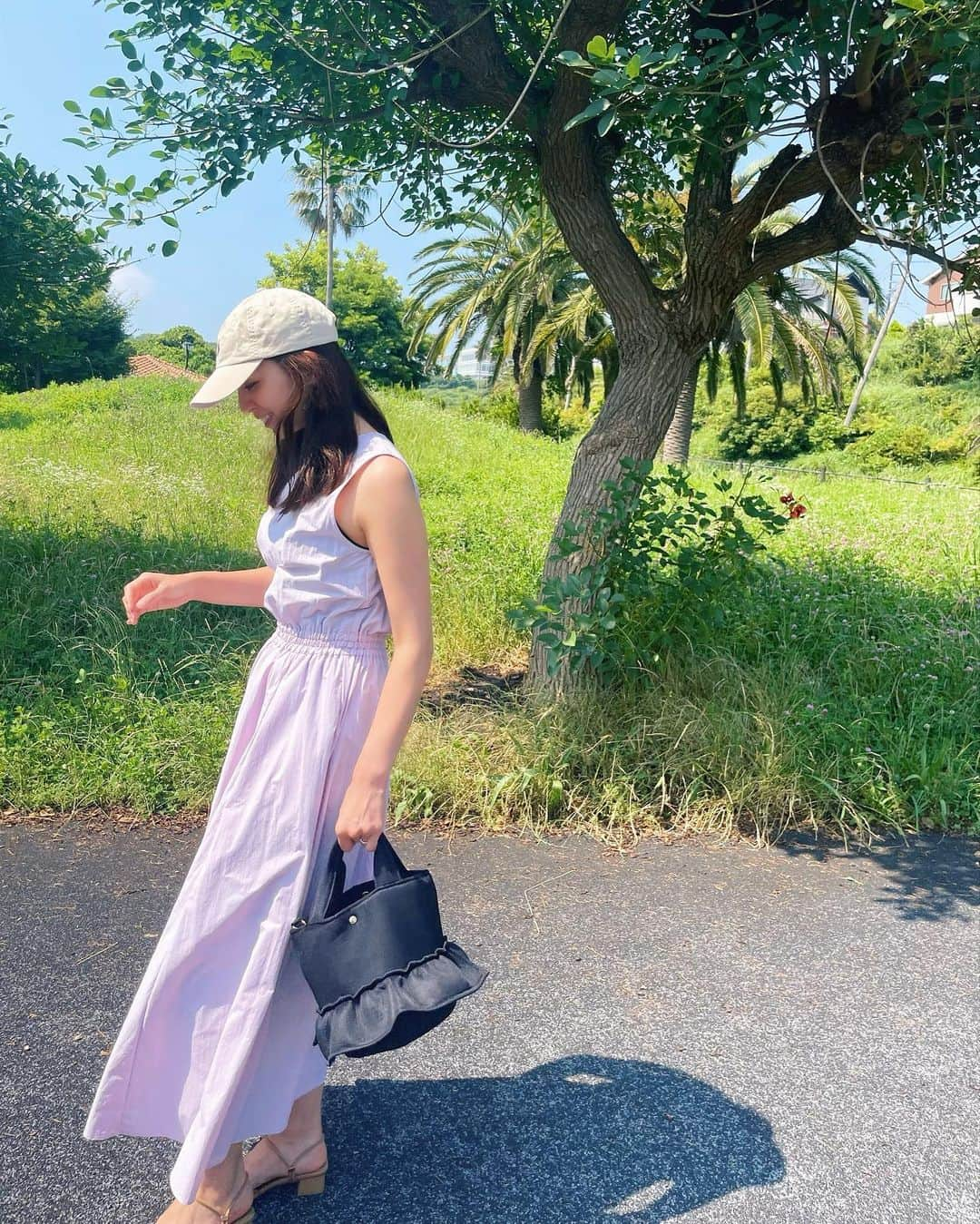 杉ありささんのインスタグラム写真 - (杉ありさInstagram)「. #いつかの私服 ☺︎  onepiece #norc cap #ralphlauren  sandals #letalon  急いで出た日でバッグもベージュにしたかった🥲 毎日暑いですが息子も夏休み中だし公園にも行かねばな母の宿命。  皆さんもくれぐれも熱中症などにお気を付けて 夏をenjoyしましょうね🌞💕」7月28日 11時28分 - itsmeariiisa