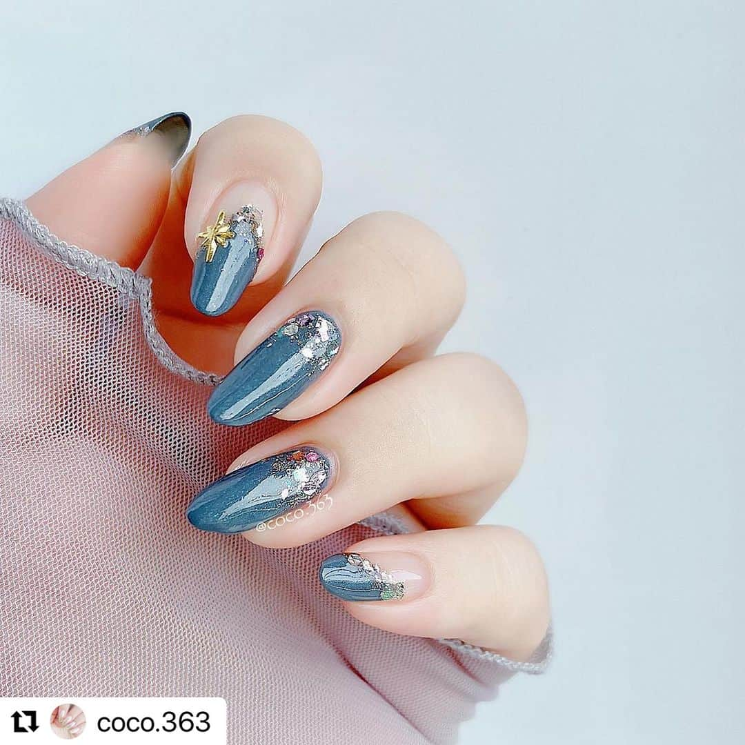 【PLANET NAIL（プラネット ネイル）】公式さんのインスタグラム写真 - (【PLANET NAIL（プラネット ネイル）】公式Instagram)「✰✰✰ ━━━━━━━━━━━━━━ @coco.363 さま♡  PLANETNAIL  ラメネイル PLB35 リトルスターの軌跡 を使った深みブルーネイルデザインのご紹介ありがとうございます👩‍❤️‍💋‍👩✨  深みブルーにリトルスターのラメたちが輝いて、ほんとに夏の夜空みたいなネイルがたまらなくすてきです🥺🎆🎆🎆  ぜひみなさまもまねっこされてください😌✨✨✨ ╍ ╍ ╍ ╍ ╍ ╍ ╍ ╍ ╍ ╍ ╍ ╍ ╍ ╍ ╍ ╍ ╍  @coco.363 ←キャンメイク新色全色スウォッチはこちらから \\夜空のような深みのある透明感ブルー// キャンメイク夏新色を使用した 夏空ネイルのご紹介です☆。.:＊・゜  ✓つくり方と使用したカラー等は   7枚目からの画像でどうぞ  ラメはアルミ箔等の上に一旦取りだし 細筆を使って塗るのがおすすめです🙌🏻 ダイソーのネイル用の細筆を使用しています！  深みのあるブルーに 偏光パールがキラッと輝く〚N85  9PM〛 限定なので気になる方はお早めに🫶🏻  キャンメイク カラフルネイルズ -¥396 〚N85  9PM〛  PLANET NAIL  ネイルポリッシュ -¥880 〚35リトルスターの軌跡〛 公式オンライン等で販売  @canmaketokyo  @planet.jp   #キャンメイク #CANMAKE #キャンメイクネイル #カラフルネイルズ #キャンメイクカラフルネイルズ #キャンメイク新色 #プラネットネイル  #夏ネイル #夏ネイルデザイン #ネイルデザイン #夏空ネイル #夜空ネイル #ギャラクシーネイル #透明感ネイル #簡単ネイル #ブルーネイル #キレイめネイル #セルフネイル #ネイル #ポリッシュネイル #ポリッシュ #マニキュア #マニキュアネイル #selfnail #nail #美甲 #네일 #セルフネイル部  #ネイル好きな人と繋がりたい  #セルフネイル好きな人と繋がりたい」7月28日 11時38分 - planet.jp