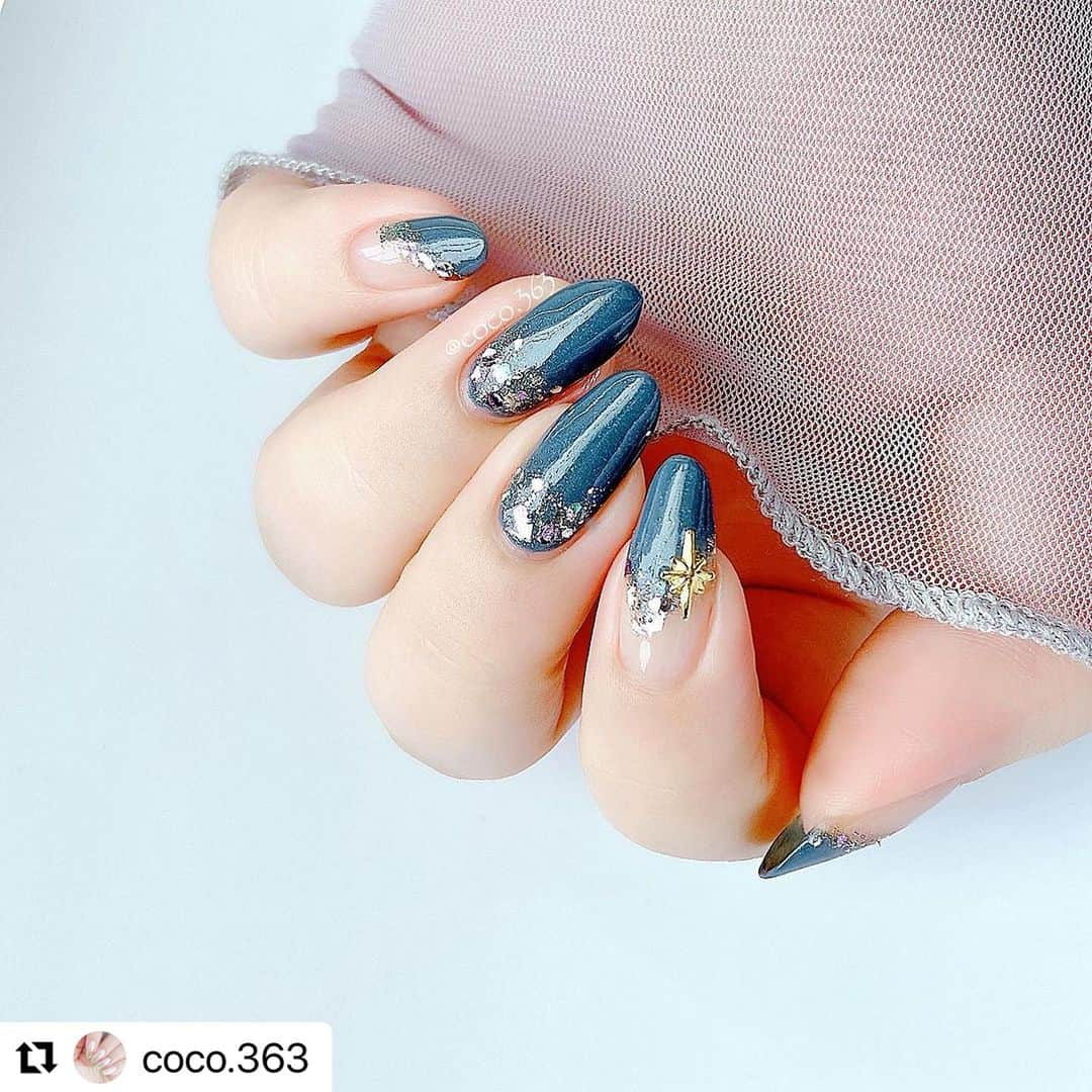 【PLANET NAIL（プラネット ネイル）】公式さんのインスタグラム写真 - (【PLANET NAIL（プラネット ネイル）】公式Instagram)「✰✰✰ ━━━━━━━━━━━━━━ @coco.363 さま♡  PLANETNAIL  ラメネイル PLB35 リトルスターの軌跡 を使った深みブルーネイルデザインのご紹介ありがとうございます👩‍❤️‍💋‍👩✨  深みブルーにリトルスターのラメたちが輝いて、ほんとに夏の夜空みたいなネイルがたまらなくすてきです🥺🎆🎆🎆  ぜひみなさまもまねっこされてください😌✨✨✨ ╍ ╍ ╍ ╍ ╍ ╍ ╍ ╍ ╍ ╍ ╍ ╍ ╍ ╍ ╍ ╍ ╍  @coco.363 ←キャンメイク新色全色スウォッチはこちらから \\夜空のような深みのある透明感ブルー// キャンメイク夏新色を使用した 夏空ネイルのご紹介です☆。.:＊・゜  ✓つくり方と使用したカラー等は   7枚目からの画像でどうぞ  ラメはアルミ箔等の上に一旦取りだし 細筆を使って塗るのがおすすめです🙌🏻 ダイソーのネイル用の細筆を使用しています！  深みのあるブルーに 偏光パールがキラッと輝く〚N85  9PM〛 限定なので気になる方はお早めに🫶🏻  キャンメイク カラフルネイルズ -¥396 〚N85  9PM〛  PLANET NAIL  ネイルポリッシュ -¥880 〚35リトルスターの軌跡〛 公式オンライン等で販売  @canmaketokyo  @planet.jp   #キャンメイク #CANMAKE #キャンメイクネイル #カラフルネイルズ #キャンメイクカラフルネイルズ #キャンメイク新色 #プラネットネイル  #夏ネイル #夏ネイルデザイン #ネイルデザイン #夏空ネイル #夜空ネイル #ギャラクシーネイル #透明感ネイル #簡単ネイル #ブルーネイル #キレイめネイル #セルフネイル #ネイル #ポリッシュネイル #ポリッシュ #マニキュア #マニキュアネイル #selfnail #nail #美甲 #네일 #セルフネイル部  #ネイル好きな人と繋がりたい  #セルフネイル好きな人と繋がりたい」7月28日 11時38分 - planet.jp