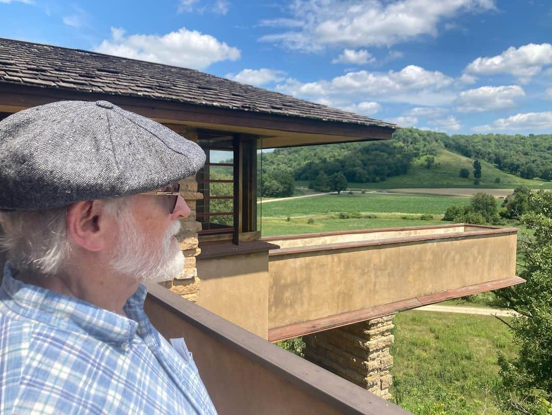 シーマス・デヴァーさんのインスタグラム写真 - (シーマス・デヴァーInstagram)「Birthday time with my pops, the ol Padre. Spent some time at Talliesin today and yes, we reused this cake. Happy birthday, Dad.」7月28日 11時35分 - seamuspatrickdever