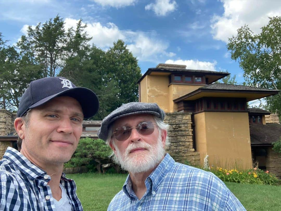 シーマス・デヴァーのインスタグラム：「Birthday time with my pops, the ol Padre. Spent some time at Talliesin today and yes, we reused this cake. Happy birthday, Dad.」