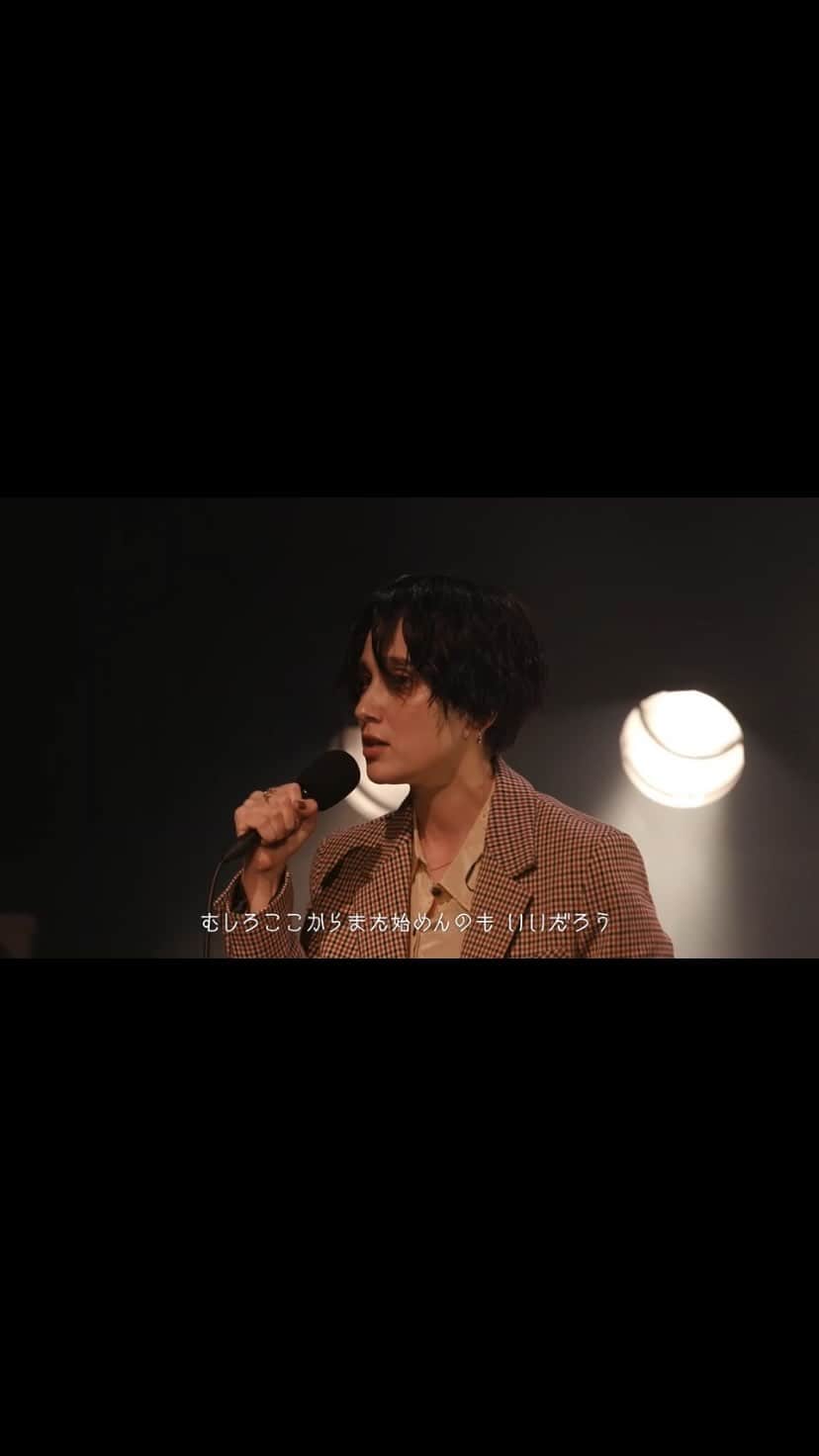 Emilyのインスタグラム：「品川ヒロシ監督作品・映画「リスタート」より主題歌のリスタートをライブで🎤 何度だってやり直せると想いを込めて。」