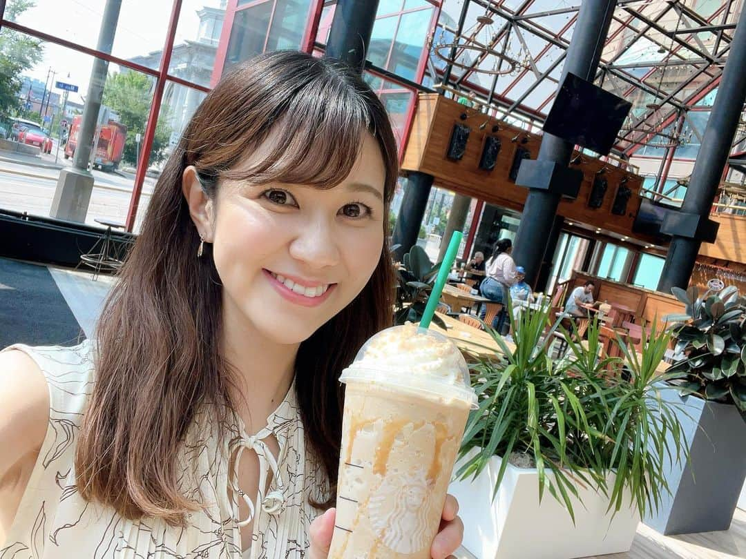 荒木優里さんのインスタグラム写真 - (荒木優里Instagram)「🎉 また一つ歳を重ねました😆🎊  誕生日はいくつになっても とってもうれしい特別な日ですね💖  今年はバタバタと落ち着かない1日だったけど スタバのバースデーリワードで フラペチーノを飲んで大満足☺️🌹  いつでもどこでも何事も楽しむ気持ちを忘れずに 笑顔いっぱいで過ごしていきたいな〜🌼 変化が大きい年が続きますが、 どんな1年になるのかドキドキ😍  家族や友達、いつも支えてくださる皆さんに感謝です🍎 これからもどうぞよろしくお願いします🥰🥰  #happybirthday #mybirthday  #アメリカ生活 #アメリカ暮らし #フィラデルフィア #フィラデルフィア生活  #フィラデルフィア暮らし #ペンシルベニア #ペンシルベニア生活  #ペンシルベニア暮らし #Philadelphia #Pennsylvania #Philly #PA #アメリカ在住日本人 #帯同妻 #渡米記録 #海外生活 #travel #trip #旅行好き #アナウンサー #フリーアナウンサー #荒木優里 #荒木優里のゆるりアメリカ生活」7月28日 11時40分 - yuriaraki0726