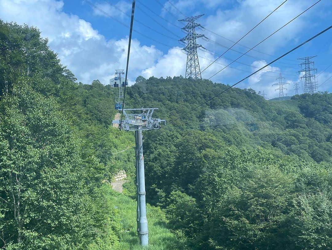 美甘子さんのインスタグラム写真 - (美甘子Instagram)「ドラゴンドラで山頂のサイレントブリーズ、スタートしました。ラジオ体操終わり、11:45ごろから、マリアお姉さんサウンドオブミュージックです。動物さんたちは午後からいますよ😊 #フジロック #fujirock」7月28日 11時42分 - rekish_mikako