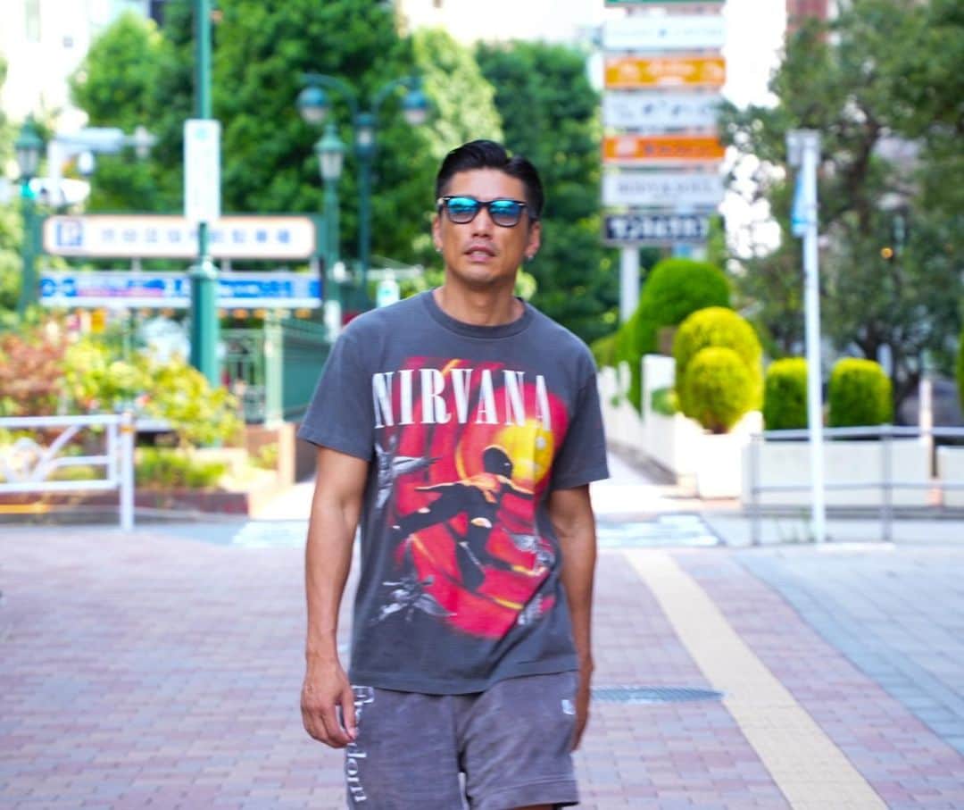 金子賢のインスタグラム：「何処かで吹っ切れる所が来そうな予感🗣️ しかし目が悪くなって🕶️は昼しか出来ません🦉  #nirvana#nirvanavintage」