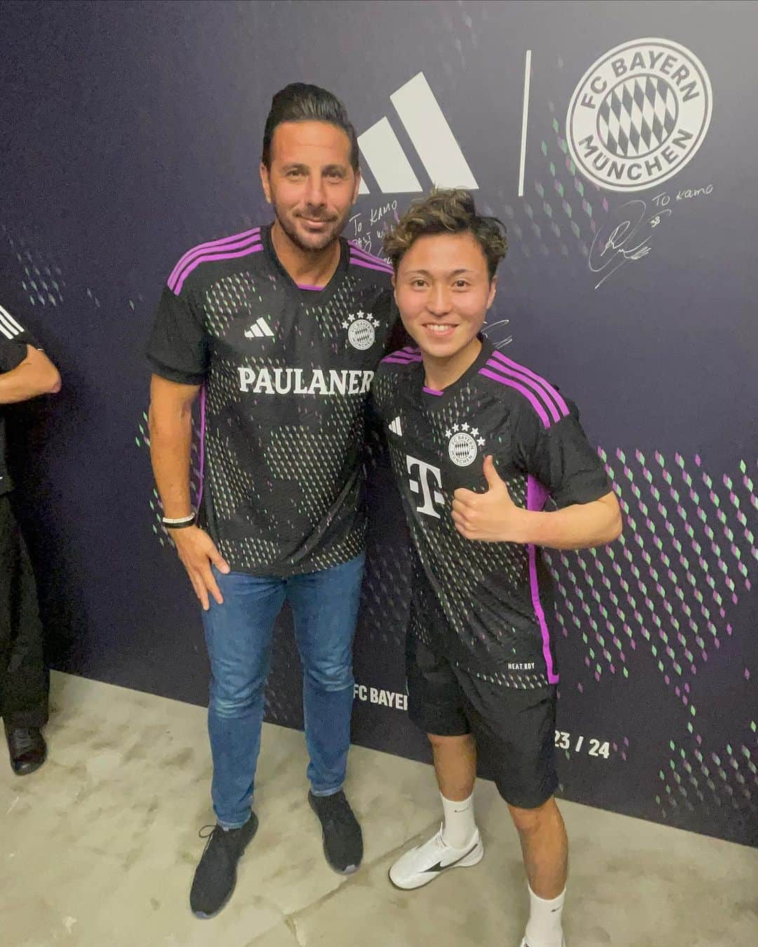 たまこうさんのインスタグラム写真 - (たまこうInstagram)「. FC Bayern and Adidas I was invited to a collaboration event😌🙏  Please give me this opportunity thank you!  I hope you will continue to enjoy I would like to make a video😆  FCバイエルンとアディダスの コラボイベントに招待して頂きました😌  この様な機会を作ってくださり ありがとうございます！  これからも皆さんが楽しめる様な 動画作りをして行こうと思います😆  #MiaSanMia #AudiFCBTour @fcbayern @adidas @bundesliga」7月28日 17時24分 - tamakou0908