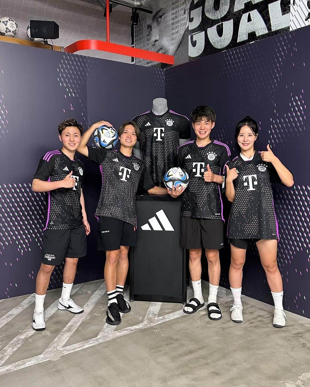 たまこうさんのインスタグラム写真 - (たまこうInstagram)「. FC Bayern and Adidas I was invited to a collaboration event😌🙏  Please give me this opportunity thank you!  I hope you will continue to enjoy I would like to make a video😆  FCバイエルンとアディダスの コラボイベントに招待して頂きました😌  この様な機会を作ってくださり ありがとうございます！  これからも皆さんが楽しめる様な 動画作りをして行こうと思います😆  #MiaSanMia #AudiFCBTour @fcbayern @adidas @bundesliga」7月28日 17時24分 - tamakou0908