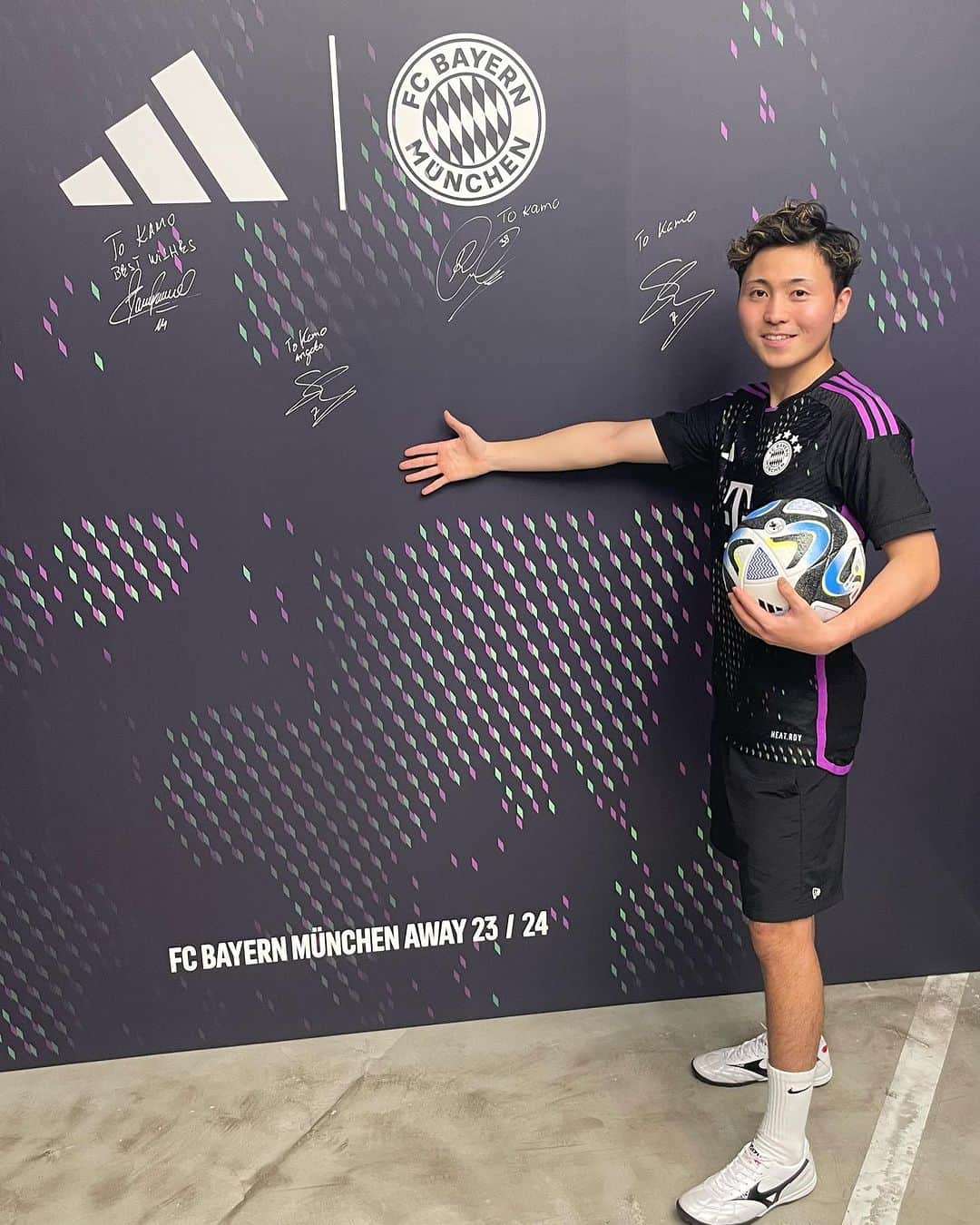 たまこうさんのインスタグラム写真 - (たまこうInstagram)「. FC Bayern and Adidas I was invited to a collaboration event😌🙏  Please give me this opportunity thank you!  I hope you will continue to enjoy I would like to make a video😆  FCバイエルンとアディダスの コラボイベントに招待して頂きました😌  この様な機会を作ってくださり ありがとうございます！  これからも皆さんが楽しめる様な 動画作りをして行こうと思います😆  #MiaSanMia #AudiFCBTour @fcbayern @adidas @bundesliga」7月28日 17時24分 - tamakou0908