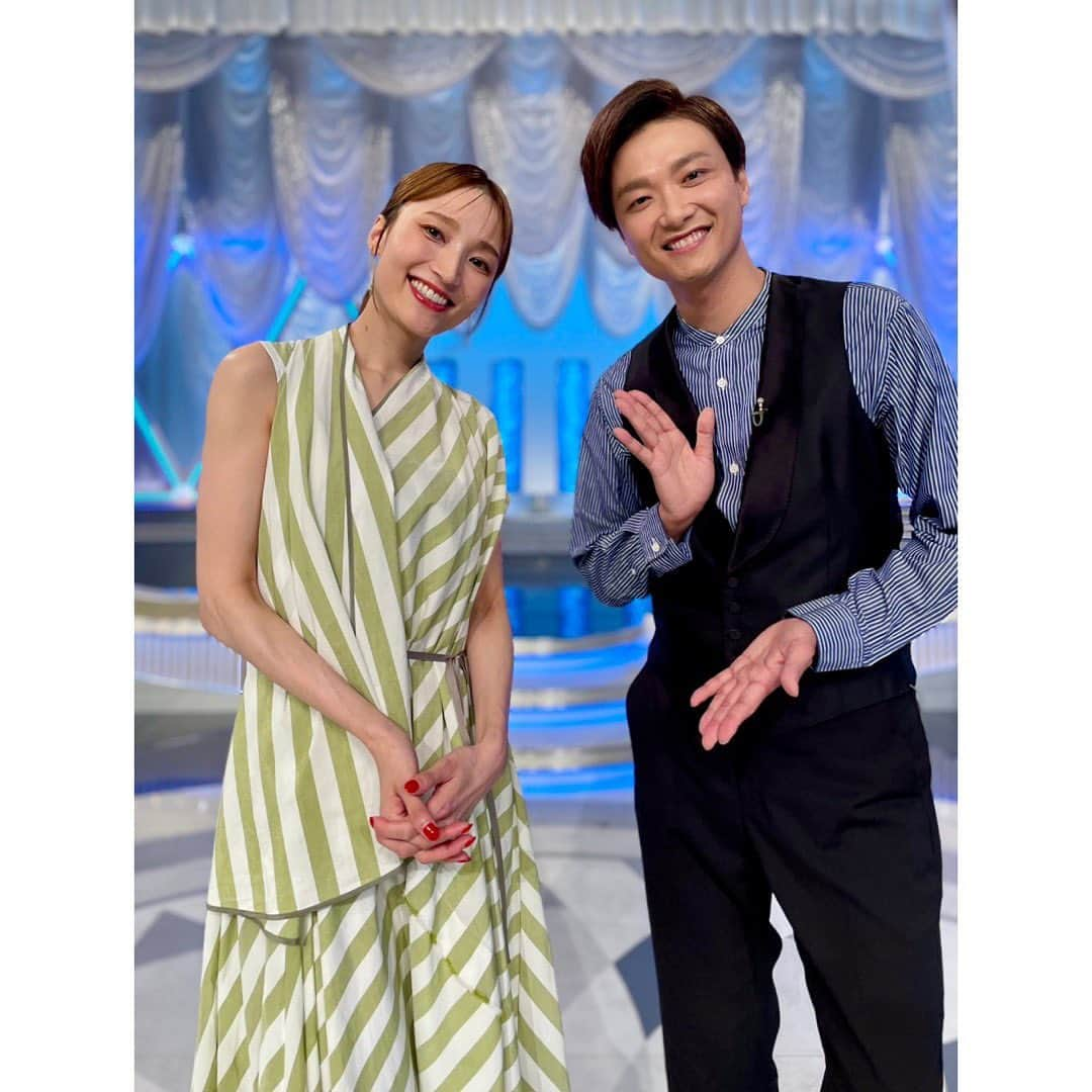 望海風斗のインスタグラム：「🎤 #NHK #はやウタ  ⁡ 7/31（月）午前4:15〜 ⁡ 出演します。 ⁡ #井上芳雄 さんと一緒に 『Come What May』 を歌わせていただきました✨ いつもとは違うシチュエーションで歌うのがとても新鮮でした！ 芳雄さんの司会⇔クリスチャンの鮮やかなチェンジに1人で感動🤩 ⁡ 早朝の番組なので爽やかな装いで👒 ⁡ #早起きして見て！ #とは言わないから #今のうちに予約して！笑 ⁡ #ムーランルージュザミュージカル #comewhatmay #今週一回も芳雄さんに会ってない #なんなら来週の木曜日まで会わないかもしれない」