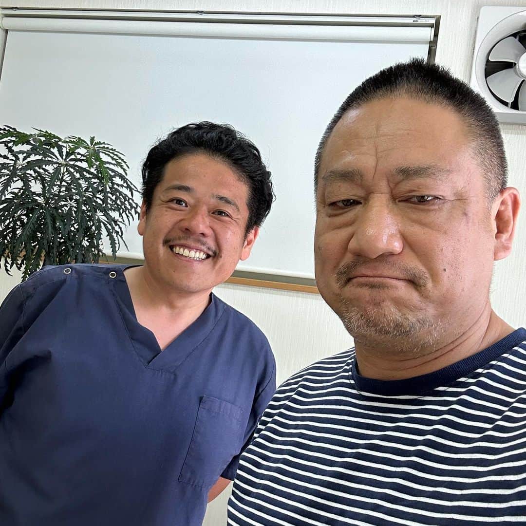 高木三四郎のインスタグラム：「横浜LIFE+治療院へ！渡辺ダイ先生に筋断裂で固まった部位と痛めたところに鍼を打ってもらいました！順調に回復してます！ #治療 #筋断裂 #プロレス #ddtpro」