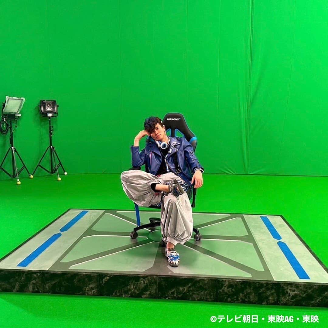 渡辺アオトのインスタグラム：「🎬👑 映画「王様戦隊キングオージャー アドベンチャー•ヘブン」本日公開！ 絶対みろよスカンポンタヌキ共。 (親愛なる皆さん劇場でお待ちしています。)  #王様戦隊キングオージャー」