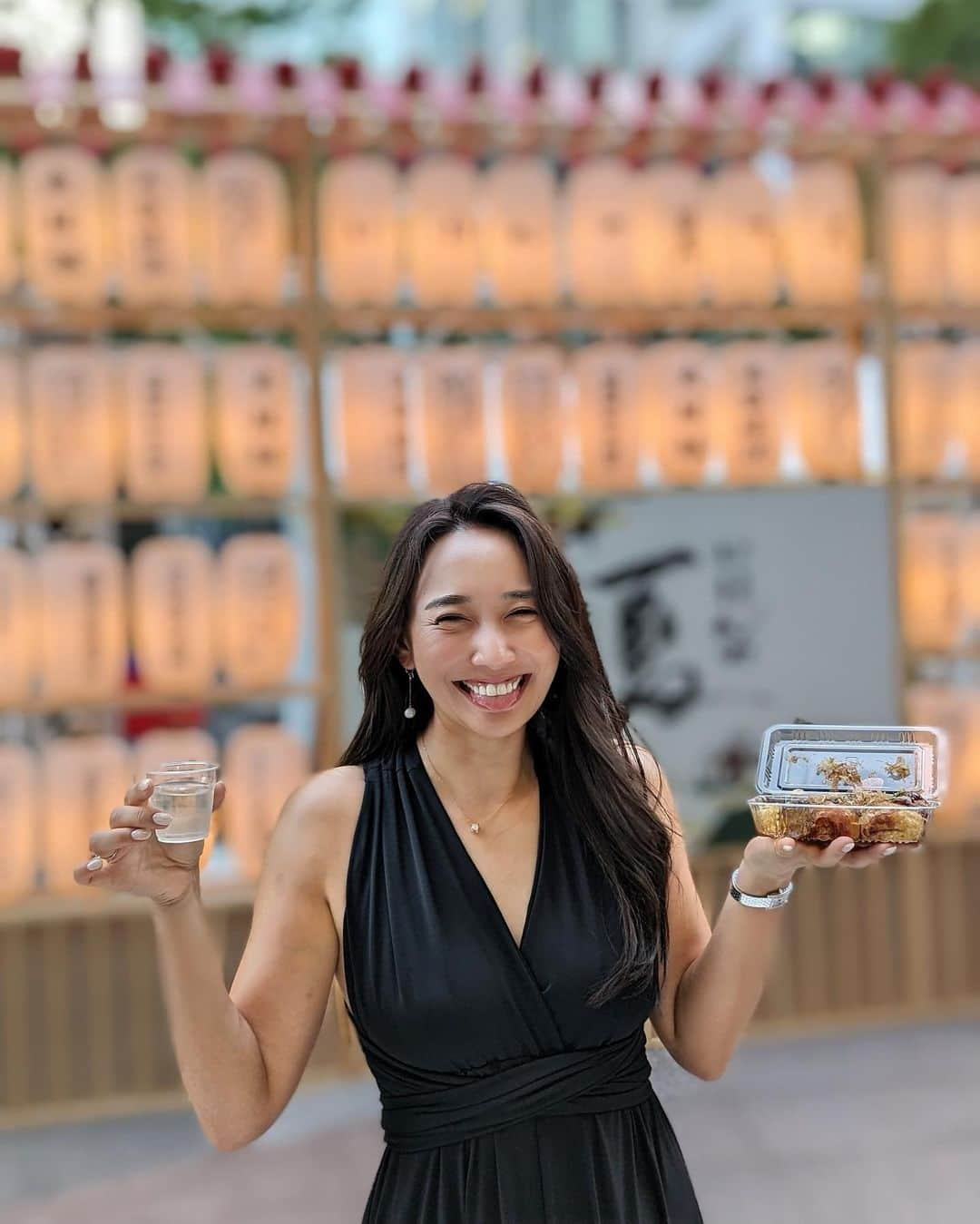 李 雨瀟さんのインスタグラム写真 - (李 雨瀟Instagram)「日本の夏！ 満喫してきました🤍 . 日本文化発信イベント【にほんの夏フェス2023】へ。 日本・東京の玄関口となる品川。 その品川のインターシティで開催されてるよー✨ . 日本酒を呑みながら〜 大好きなたこ焼きがあってそれにも舌鼓!! 暑い外ならではの楽しみ！ キンキンに冷えたビールも最高です!!🍻 . ワークショップも3つほどあり るりとガラスに模様を削るグラスエッチングも体験したよ♡ 久々に会えた友達や子供達にも会えてハッピーな夜でした☺︎ . 是非みなさんも遊びに行ってみてください🤍🍻 .  【にほんの夏フェス 開催概要】 開催期間：2023年7月26日(水)〜7月30日(日)(5日間) 開催時間：7月26日(水)、27日(木)、28日(金)／17時30分〜21時 7月29日(土)：11時〜21時 7月30日(日)：11時〜21時 会場：品川インターシティ・品川グランドコモンズ アクセス：JR品川駅徒歩6分、京急品川駅徒歩8分 . #にほんの夏フェス #ゆいの夏休み #夏休み #ビール好き  #品川インターシティ#日本酒 #日本の夏 #夏祭り　 #日本文化体験 #品川駅港南口 #日本酒 #日本酒飲み比べ」7月28日 12時19分 - yuisho_ri