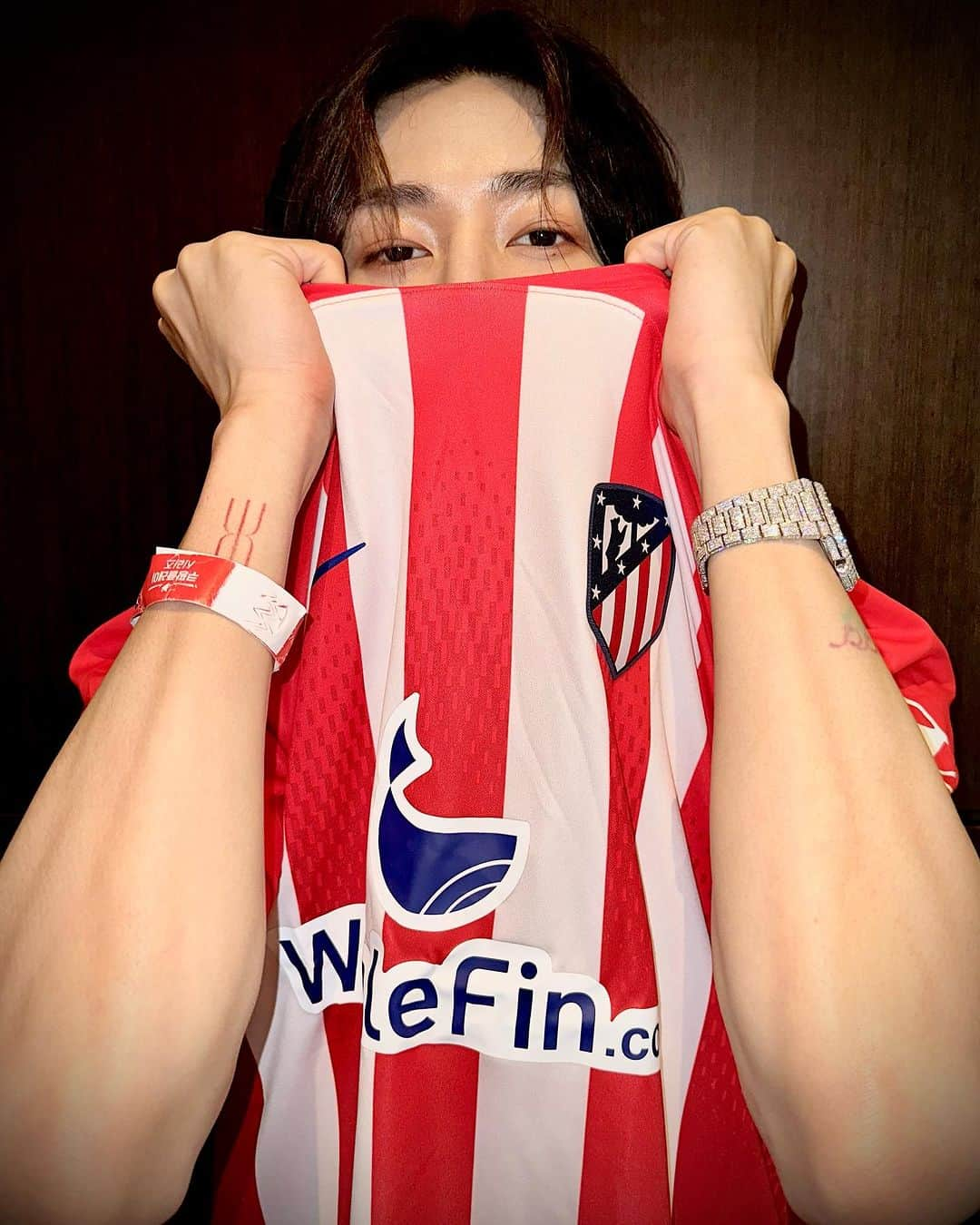 BamBam のインスタグラム：「Atlético de Madrid 사랑해요 🫰」