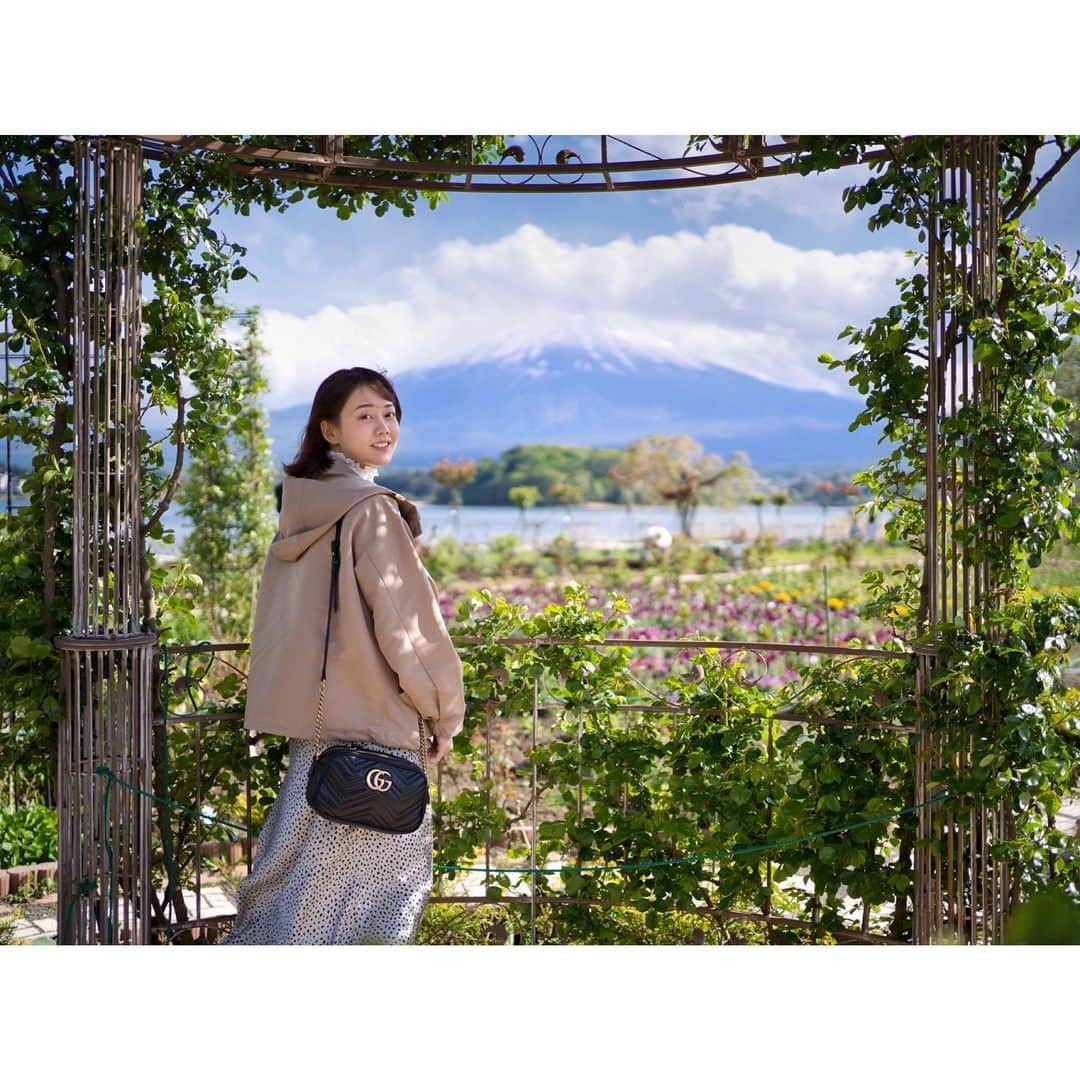 小川あゆ美のインスタグラム：「. お誕生日迎えられましたーっ 写真は全然前のやつだけど、緑いっぱいでお気に入り大好きな富士山の前で🥰🗻 周りの人たちに感謝です。 ありがとうございます。 .」