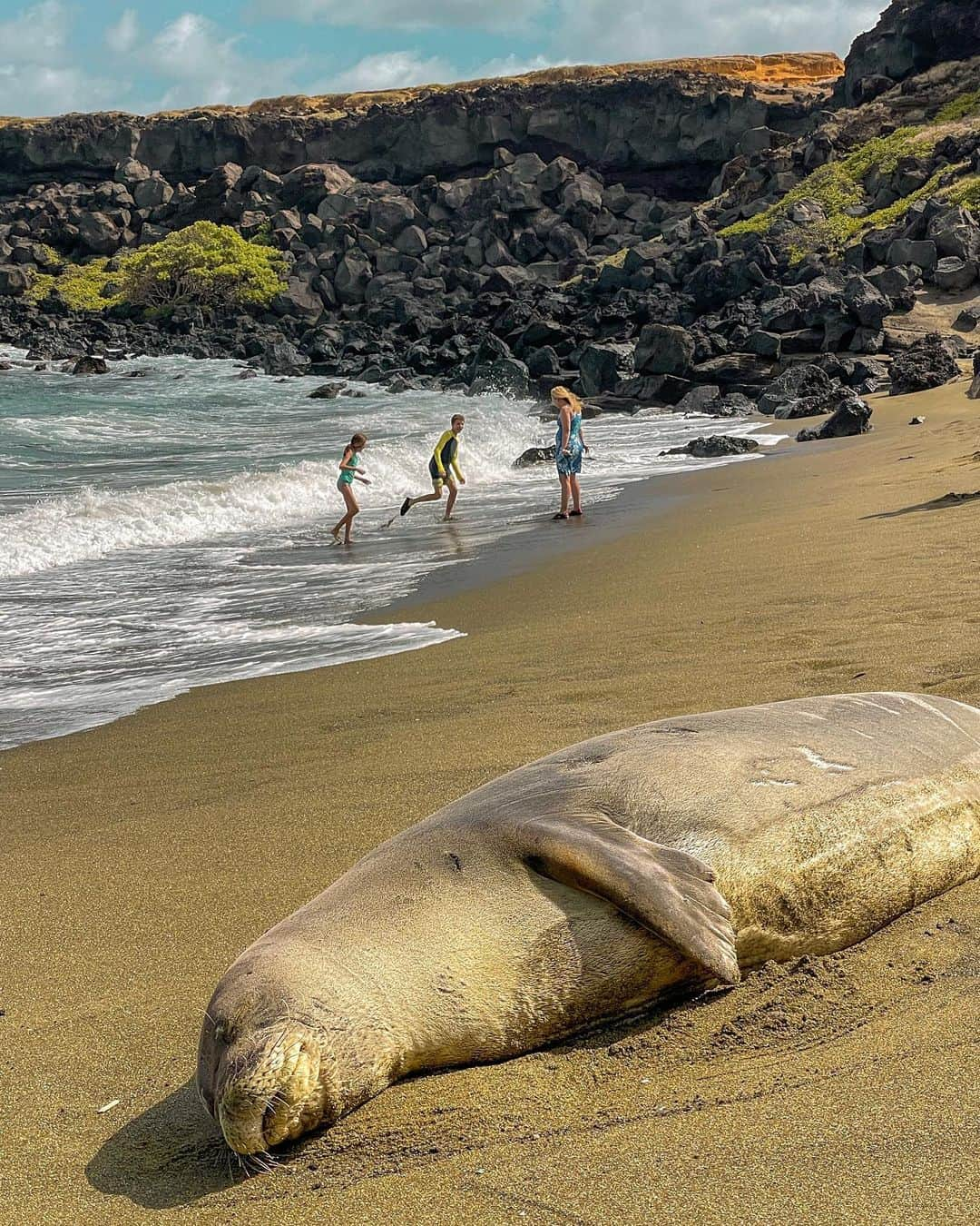 羽石杏奈さんのインスタグラム写真 - (羽石杏奈Instagram)「One of my favorite islands on the earth. 🌎❤️ #bigisland #bigislandofhawaii   オアフから飛行機で約1時間、 ハワイ諸島の中で一番大きいハワイ島✴︎ 今まで旅してきた中で 一番、”地球と生きてる”を感じる場所。  小さな島々だけど、本当に 島それぞれ違った魅力と自然が溢れていて 太平洋の真ん中に世界中から人が集まる理由がわかる、 パワースポット🌞✨」7月28日 12時47分 - hawaiianna913