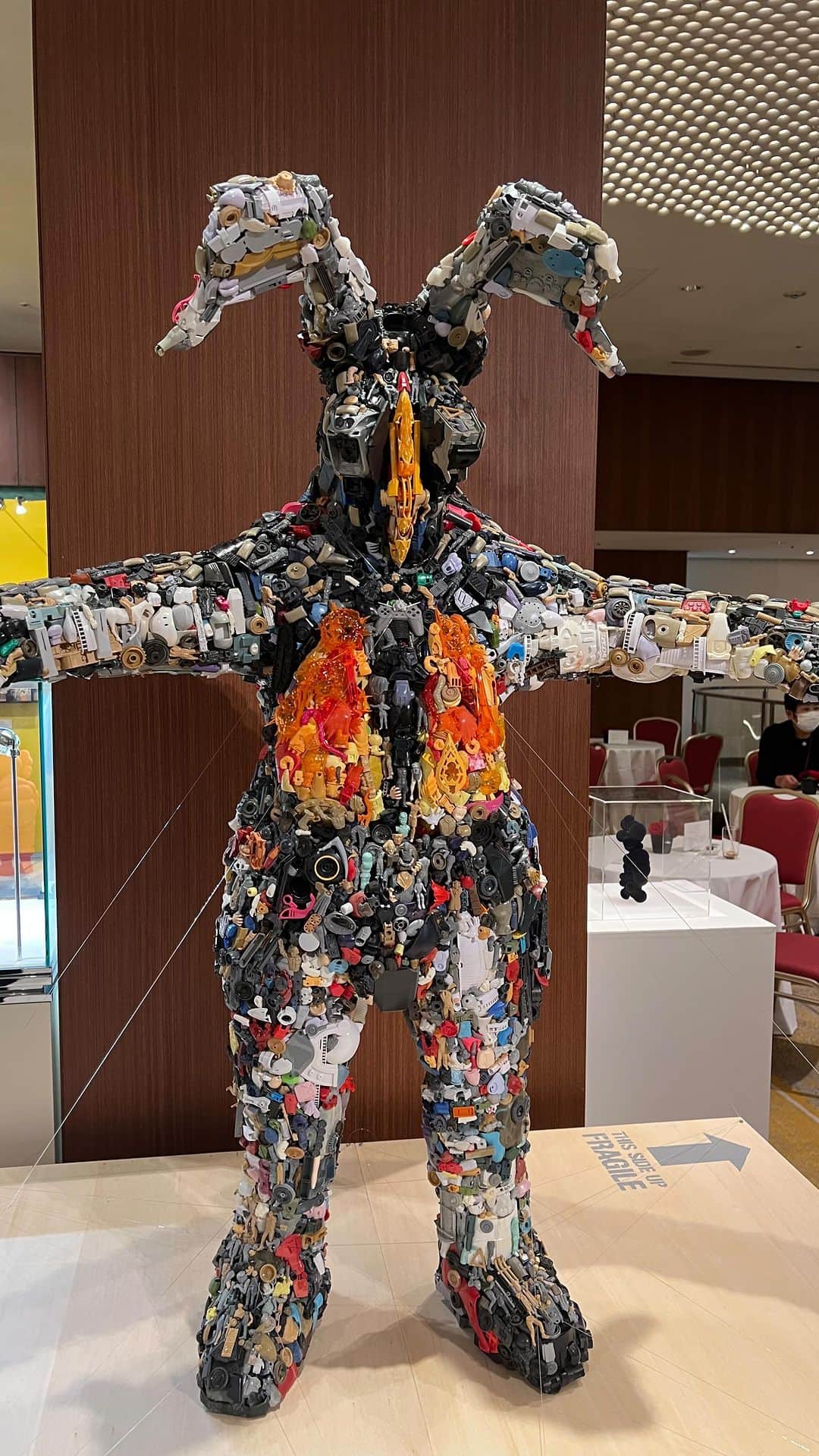 諸星伸一のインスタグラム：「⭐️280万円のゼットン⭐️  10億円のモノを見たあとに2 80万円でゼットン売ってて めっちゃ安く感じたって話。  #lamborghini #ランボルギーニ #morohoshi #諸星伸一 #fightingstar #ファイティングスター #fsbk #世界最強モロックマ #世界最強諸星一家 #諸星一家 #powercraft  #lexani #lexanijapan #rockford #tokyo #japan」