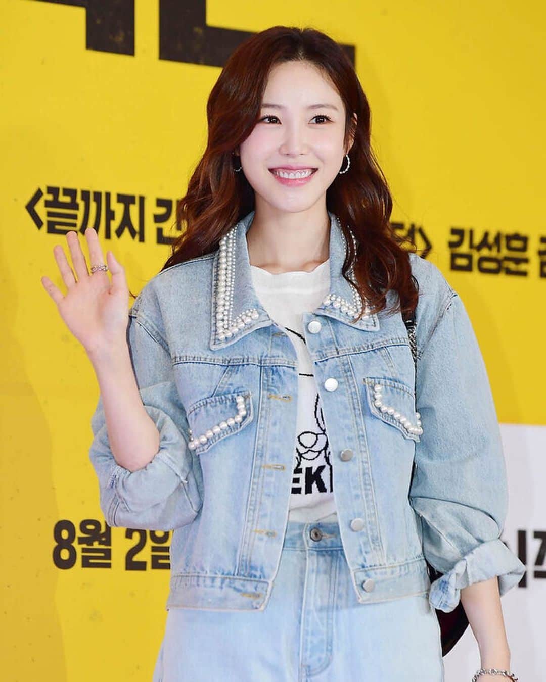 チョン・ヒョソンのインスタグラム：「#비공식작전 시사회 💙 요즘 재밌는 영화 쏟아져서 너무 행복 💖」