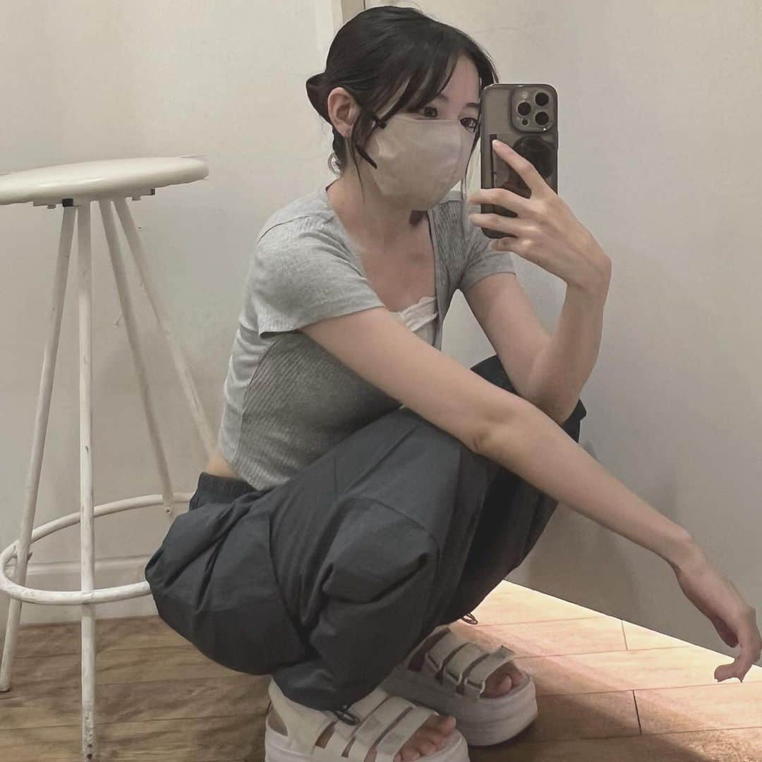 大塚美波のインスタグラム：「ズボンかわええし、薄いし、軽いし最強🔥  @hotping_japan  #hotping」