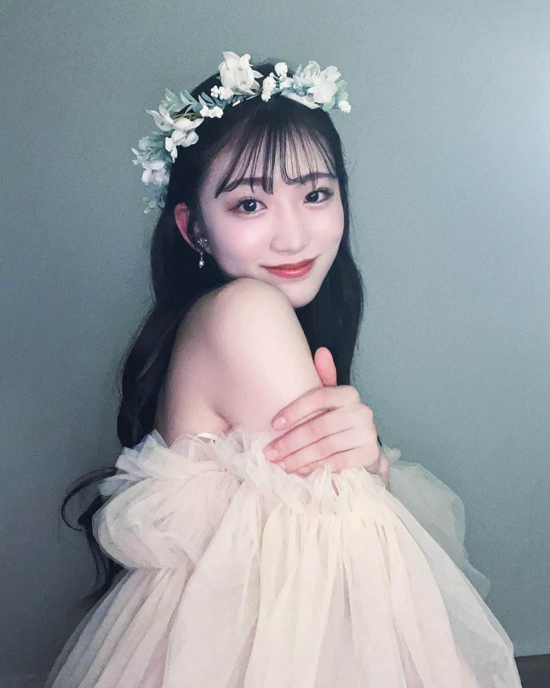 OCHA NORMAのインスタグラム：「.  中山夏月姫です🤍  遅くなりましたが 7月20日で18歳になりました✨️  11歳で飛び込んだこの世界 とってもあっという間でびっくりしています👀  いつも本当にありがとうございます。 夏月姫を見つけてくれた皆様には 感謝しきれないです。  今年から成人ということで 大人に近づけるように頑張りたいです。  常に好きな自分で入れるように明日の自分に嫌われないように頑張って行きたいです。  これからも応援して頂けると嬉しいです♡  バースデーイベントのお写真と チビなちゅのお写真も一緒に📸  #ocha_norma #オチャノーマ #ハロプロ #中山夏月姫 #バースデーイベント #18歳 #成人 #誕生日 #ありがとう」