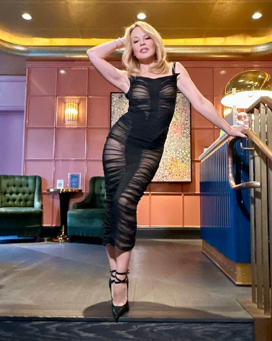 カイリー・ミノーグさんのインスタグラム写真 - (カイリー・ミノーグInstagram)「Hi Vegas High 👋🏻」7月28日 13時00分 - kylieminogue