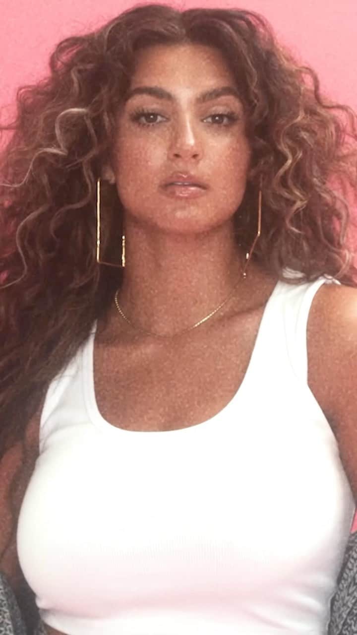 トーライ・ケリーのインスタグラム：「‘tori’ is out now ♡」