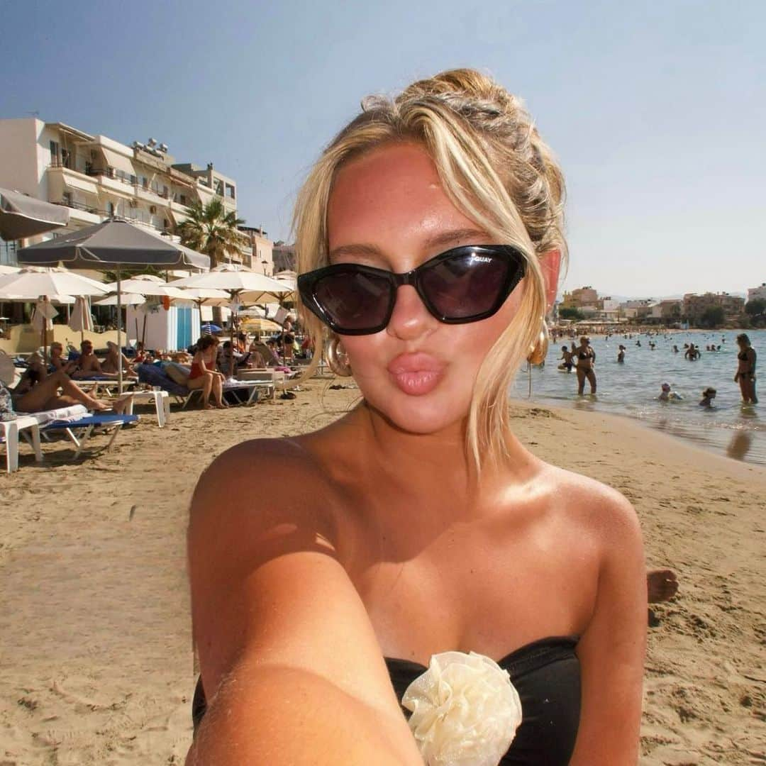 quayaustraliaさんのインスタグラム写真 - (quayaustraliaInstagram)「From Crete, with love 💋 @bellastovey in COUNTING STARS #FINDYOURQUAYS #FINDYOURDOPAMINE」7月28日 13時15分 - quayaustralia