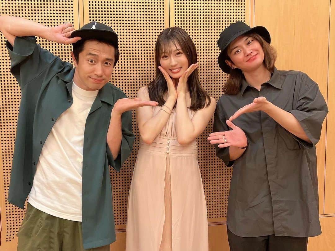 雪音まりな（まーりん）のインスタグラム：「. 【ラジオ出演情報📻】 演出家でお笑い芸人の友池一彦さんがパーソナリティを務めるラジオに9月に出演させて頂く舞台の告知を兼ねてお邪魔しました🌟舞台や最近の活動など、沢山お話したので、ぜひ聞いてください〜💓  放送日: 7月30日(日)12:30〜13:00 放送局: レインボータウンFM タイトル: Crossing Music ゲスト: 雪音まりな  後藤真一  視聴方法👇 【ラジオで聴く】 周波数 88.5MHz 放送地域  東京都23区全域、それぞれ一部 近隣地域   【スマートフォンで聴く】 アプリ「Listenradio（リスラジ）」をダウンロード　http://listenradio.jp/sp/ →「レインボータウンFM 88.5」を選択   【パソコンで聴く】 http://www.simulradio.jp の「関東」欄にある「レインボータウンFM」の「放送を聴く」をクリック」
