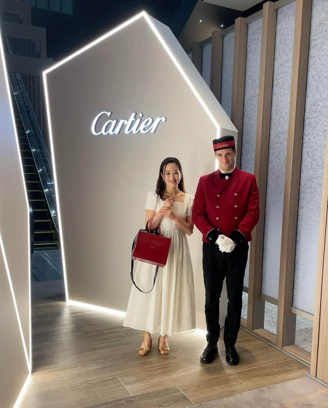 沢瀉美緒さんのインスタグラム写真 - (沢瀉美緒Instagram)「※ Cartier special event @fsotemachi 💎 . お昼休みを延長して @izumieko と @cartier のオーダーイベントに😌 . 前回とは違って、新作やオーダー含む 数々のジュエリーやウォッチがラインナップされていました✨ . みえちゃんが見ていた ベニュワール アロンジェが お肌に馴染んで素敵だった💓 . 久しぶりに時計がしたくなりました。 . タンクのベルト変えて使ってみようかな🤔笑 . スタッフの皆さま、楽しいお時間をありがとうございました。 . ルビーをイメージしたノンアルコールカクテルも 可愛かったな😌 . . #cartier #カルティエ #フォーシーズンズホテル東京大手町 #fourseasonsotemachi」7月28日 13時18分 - mio_omodaka