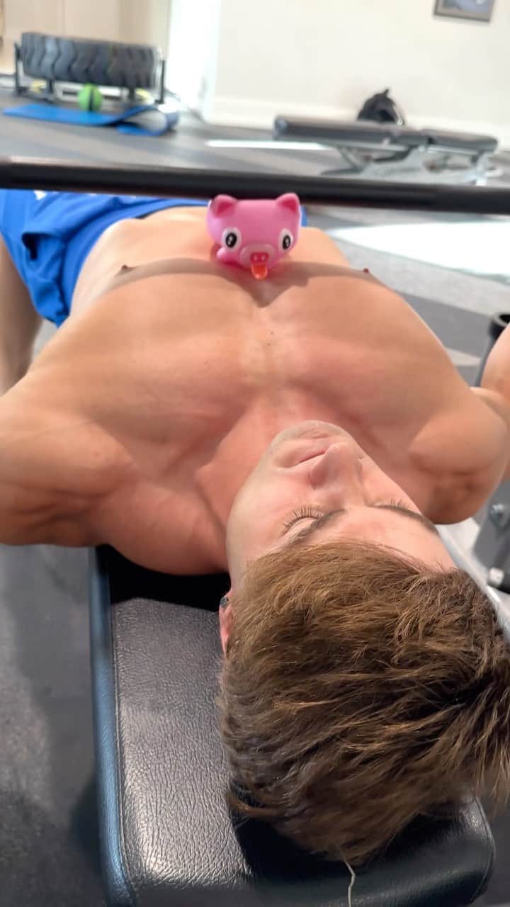 Jeff Seidのインスタグラム：「the perfect spotter 🏋️  @vqfit」