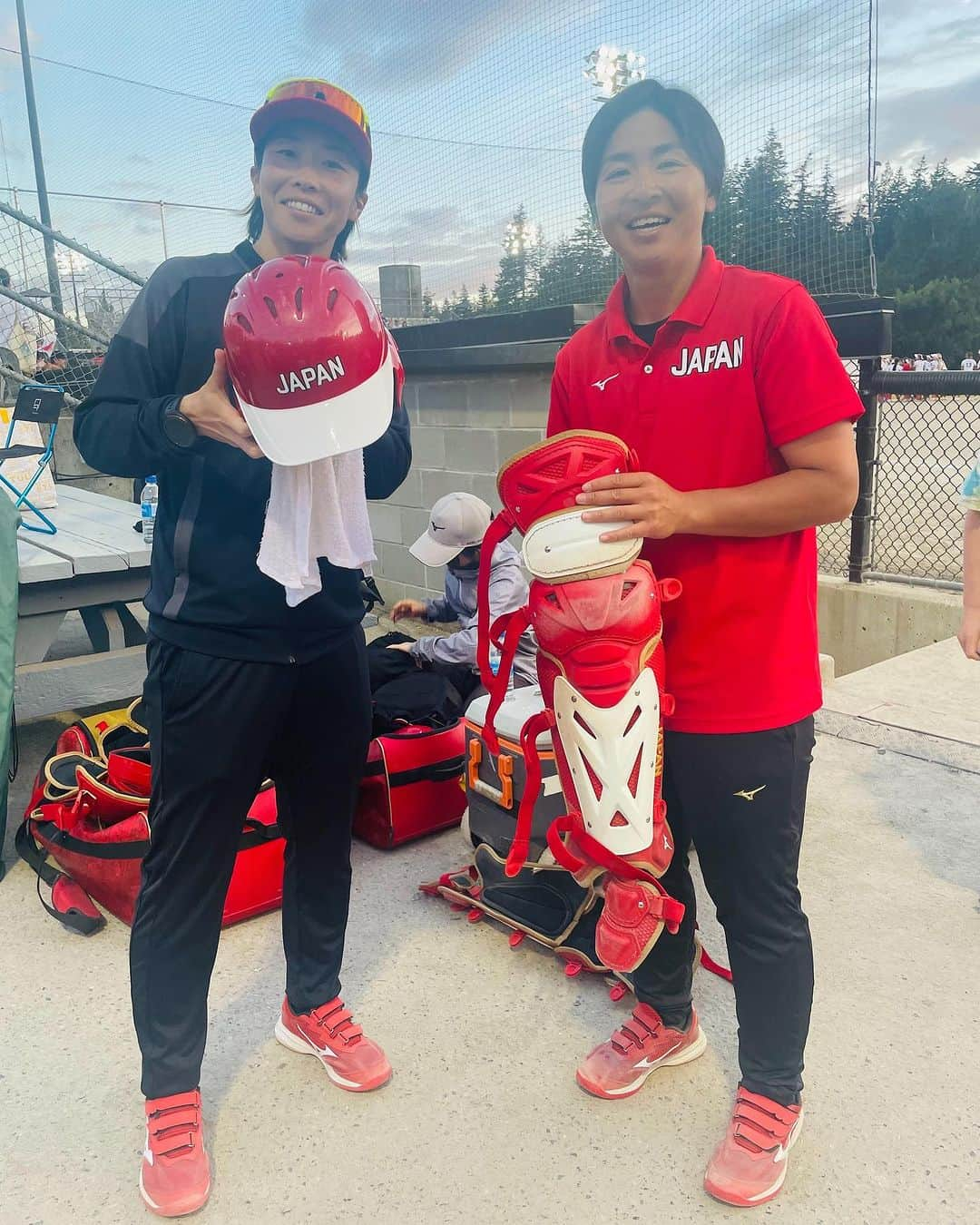 山田恵里さんのインスタグラム写真 - (山田恵里Instagram)「🇨🇦🥎2023Canadacup🥎🇨🇦 思い出たくさんカナダカップ🇨🇦 一番の思い出はM先輩を夜中まで待ってて先に寝られたこと。笑 私も海外での試合をたくさん経験させてもらい成長出来たと思っているので、選手の皆さんもたくさんの経験をしてほしいなと思いました！ Canadaのおともだちにもたくさん会えて嬉しい楽しい時間でした☺️🫰 ありがとうございました☺️」7月28日 13時42分 - eriyamada19