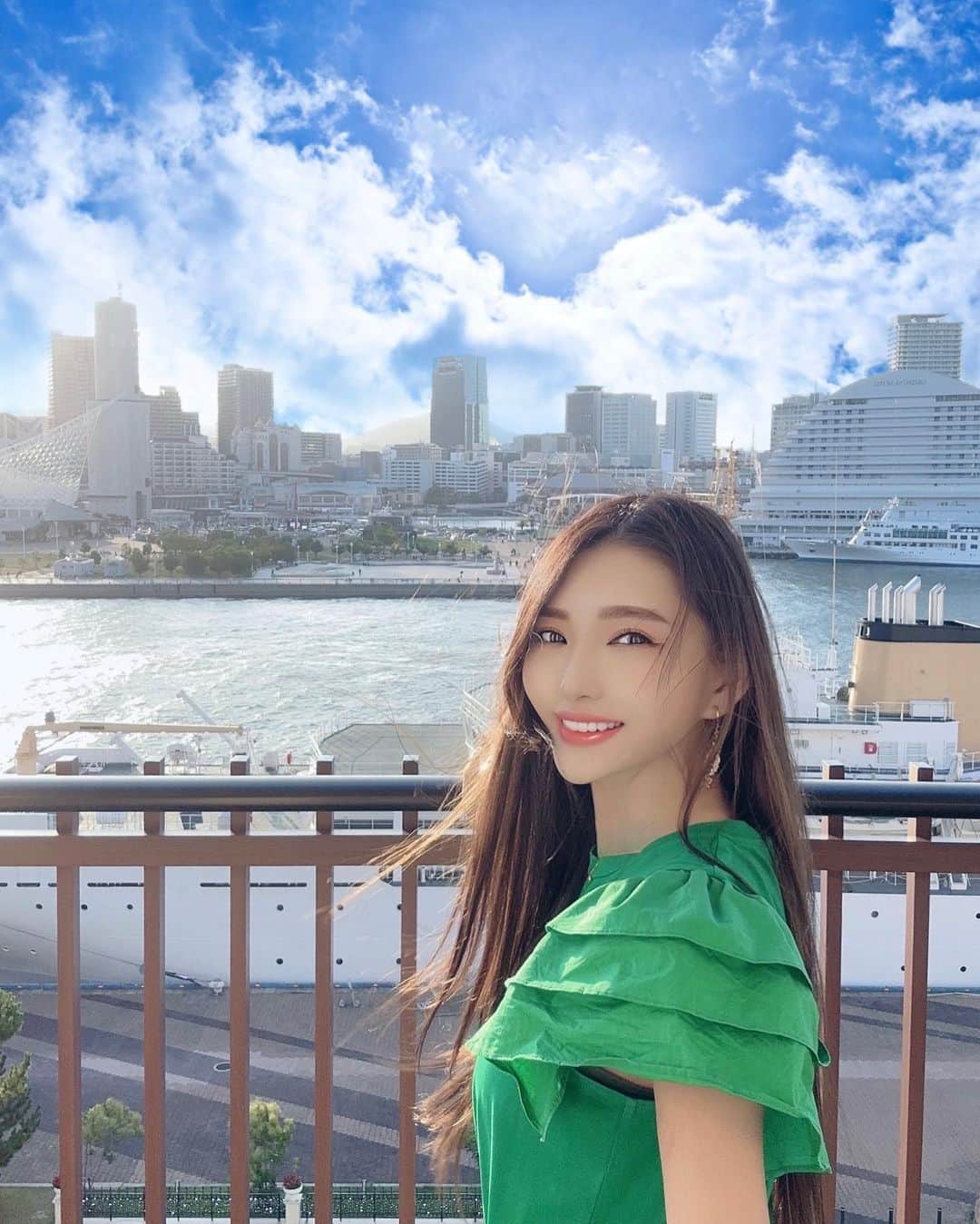 マキろんのインスタグラム：「37度とかきいてないよぉ😂 爽やかそうだけど とーーーっても暑い 🔥🔥🔥🔥🔥🔥  神戸、大阪の次は 東京へ出張です😊 暑さに負けないように がんばります💪✨  みなさん熱中症気をつけて くださいね♪♪♪  #山内智恵　#アラフィフライフ」