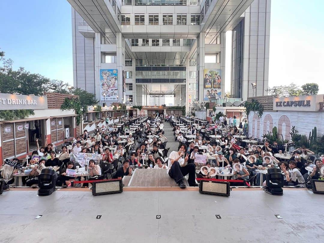 居酒屋えぐざいるPARKさんのインスタグラム写真 - (居酒屋えぐざいるPARKInstagram)「. 🏮7月25日(火)来店情報🏮  * ・・・・・・・・・・・・・・・・・ *  劇団EXILEから 塩野 瑛久  * ・・・・・・・・・・・・・・・・・ *  会場に遊びに来てくれました🏮✨  乾杯からスタートし、 楽しいトークや質問コーナーをしていただきました🎤❕  最後はみなさまと記念写真も📸  Happinessな時間をありがとうございました🌈  何が起こるかわからない居酒屋えぐざいる🏮 是非ご来場をお待ちしております⤴⤴  * #居酒屋えぐざいる #居酒屋えぐざいる2023 #いざえぐ #劇団EXILE #塩野瑛久」7月28日 13時52分 - izakaya_exile