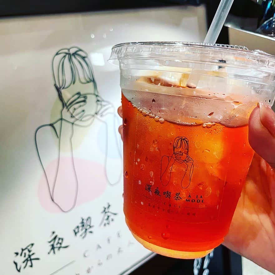 のインスタグラム：「『アラモード大阪』さんとゆう有名なカフェの間借りなのですが、そちらのスイーツも少しだけ置かせてもらってます✨ (焼き菓子やマカロンの提供のみの日もあります)  あと、丹波なた豆茶も置いてます🧖‍♀️✨  店名■深夜喫茶à la mode オープン日■7月30日(レセプションは28.29日) 営業時間■深夜0:00-朝8:00 住所■大阪市中央区宗右衛門町4-5センタービル  #newopen #深夜喫茶 #大阪 #難波 #心斎橋 #ミナミ #大阪カフェ #大阪ミナミ #ミナミグルメ #深夜喫茶アラモード #ちゃんうさ #カフェ #カフェ巡り #カフェ部 #カフェスタグラム」