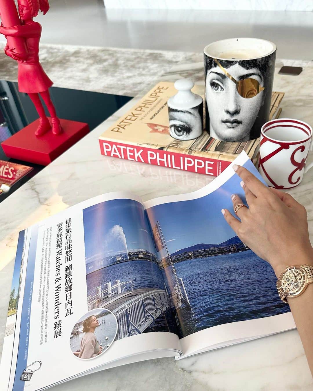 ヴァネッサみどりさんのインスタグラム写真 - (ヴァネッサみどりInstagram)「パテックフィリップ様とのジュネーヴへの旅が雑誌に掲載されました🥰 My trip with Yongxin Watch Store #永新鐘錶 & @patekphilippe Featured on this months’ ROAM Magazine 🩷 . 3月時我受到永新鐘錶的邀請、去日內瓦watches and wonders錶展的pp展區，真的是非常難忘的經驗！🥰🥰  這不僅是我第一次去瑞士、更是愛錶人士夢寐以求的日內瓦錶展究竟有什麼體驗呢？😆  我將這次的旅遊體驗都分享在時尚漫旅ROAM 23 年June-July 的第42期刊囉，有興趣的朋友歡迎購買線上雜誌、也可以到書店購買🩷」7月28日 14時14分 - midoritakechi