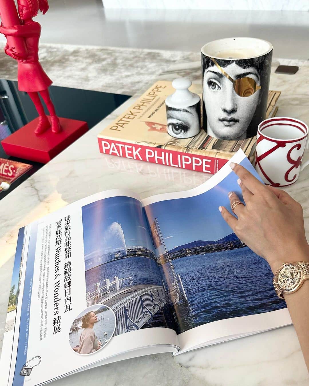 ヴァネッサみどりのインスタグラム：「パテックフィリップ様とのジュネーヴへの旅が雑誌に掲載されました🥰 My trip with Yongxin Watch Store #永新鐘錶 & @patekphilippe Featured on this months’ ROAM Magazine 🩷 . 3月時我受到永新鐘錶的邀請、去日內瓦watches and wonders錶展的pp展區，真的是非常難忘的經驗！🥰🥰  這不僅是我第一次去瑞士、更是愛錶人士夢寐以求的日內瓦錶展究竟有什麼體驗呢？😆  我將這次的旅遊體驗都分享在時尚漫旅ROAM 23 年June-July 的第42期刊囉，有興趣的朋友歡迎購買線上雜誌、也可以到書店購買🩷」