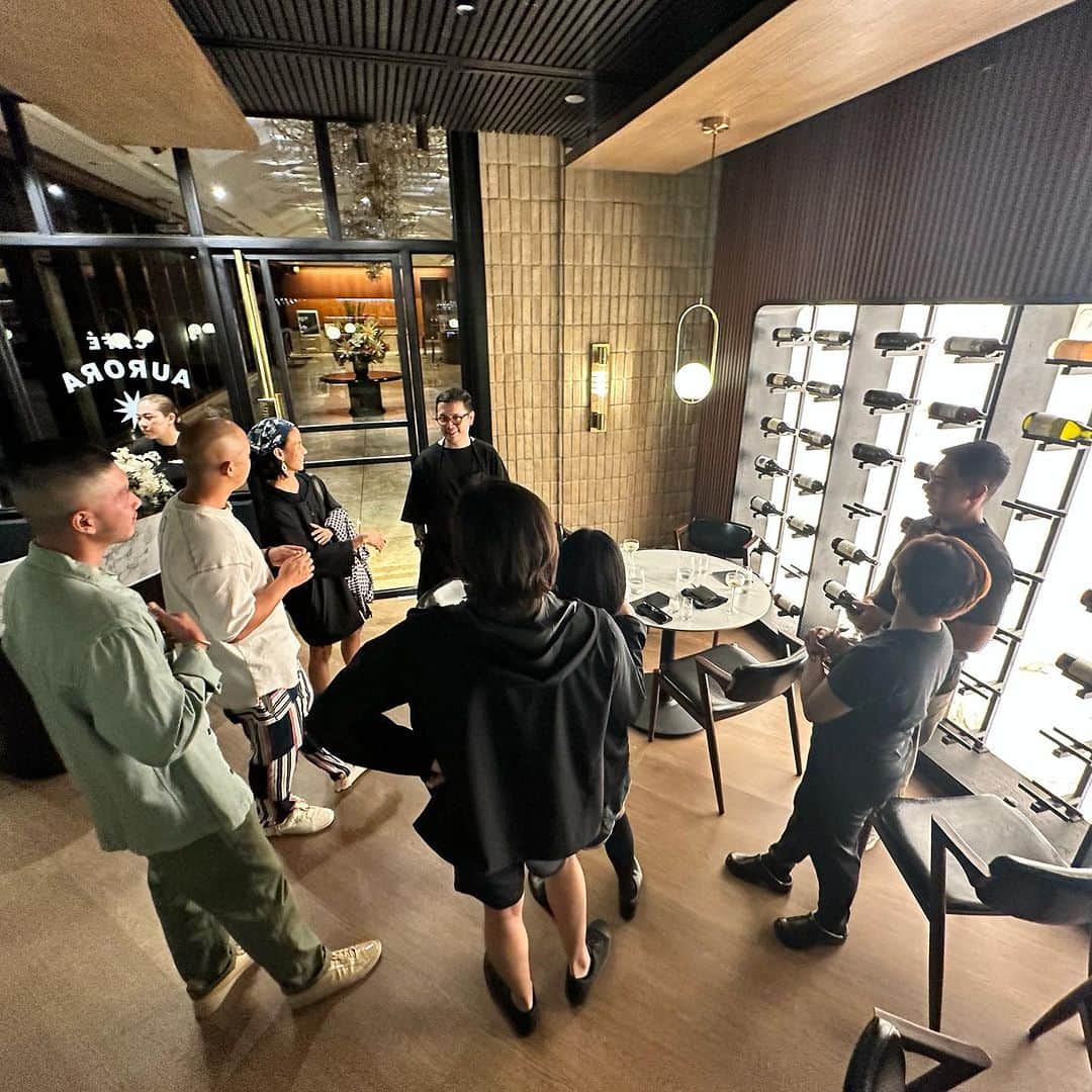 JJ.Acunaさんのインスタグラム写真 - (JJ.AcunaInstagram)「Is it someone’s birthday or are you just happy to see non filtered photos of Kix 🎂 🥃 🦆 @cafeauroraph @thecurator_ #lifeofjj」7月28日 14時18分 - jj.acuna