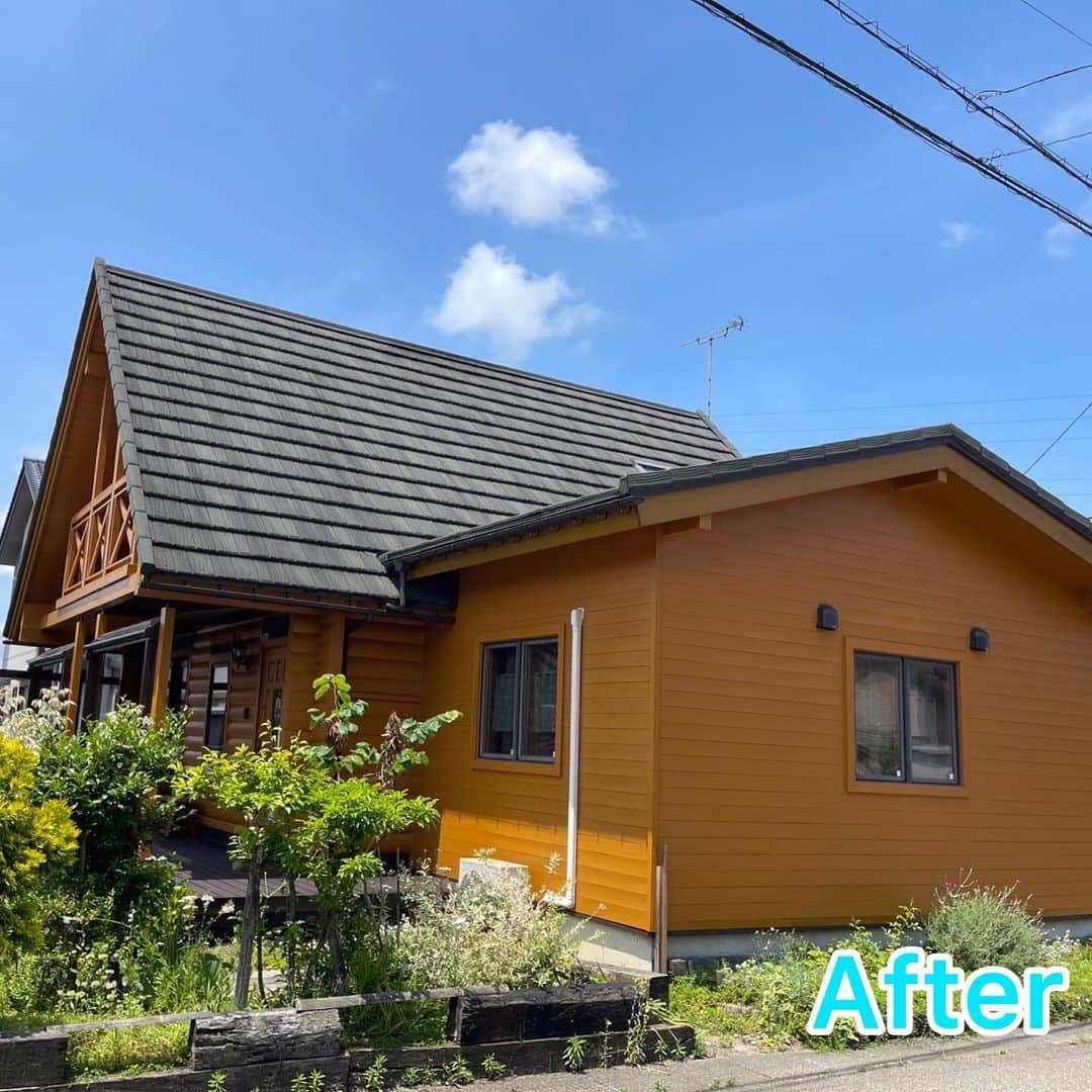 ミントゥの家さんのインスタグラム写真 - (ミントゥの家Instagram)「富山県砺波市の住まいと庭のリフォーム屋さん𖤣𖥧𖥣𖡡𖥧𖤣 株式会社ミズカミです　@mintou__home  ┈┈┈┈┈┈┈┈┈┈┈┈┈┈┈┈┈┈┈┈ 外壁のリニューアル工事のビフォーアフターです⭐️  外壁が変わるだけで家全体が明るく見えます！  外壁塗装の時期がわからない方、手遅れになるともっと費用がかかります💦 早くしておけばよかった、、と後悔する前に一度私たちに相談してみてください☺️  ♦︎最新情報はHPにて随時更新♦︎  @mintou__home プロフィールリンクより  また、40代、50代の家づくりの情報をYouTubeミズカミちゃんねるでも発信していきます！  https://youtube.com/channel/UCyKZiAmm8lTqWsR9zZYpJvQ  HPよりYouTubeにアクセスできます。  是非チェックしてみて下さいね☺︎  ┈┈┈┈┈┈┈┈┈┈┈┈┈┈┈┈┈┈┈┈   #株式会社ミズカミ #ミズカミ #富山 #砺波市 #南砺市 #小矢部市 #高岡市 #砺波リフォーム#南砺リフォーム #小矢部リフォーム #高岡リフォーム #新築 #リフォーム #リノベーション #家づくり #自然素材の家 #新築一戸建て #マイホーム #新居 #住宅会社 #戸建て #」7月28日 20時30分 - mintou__home