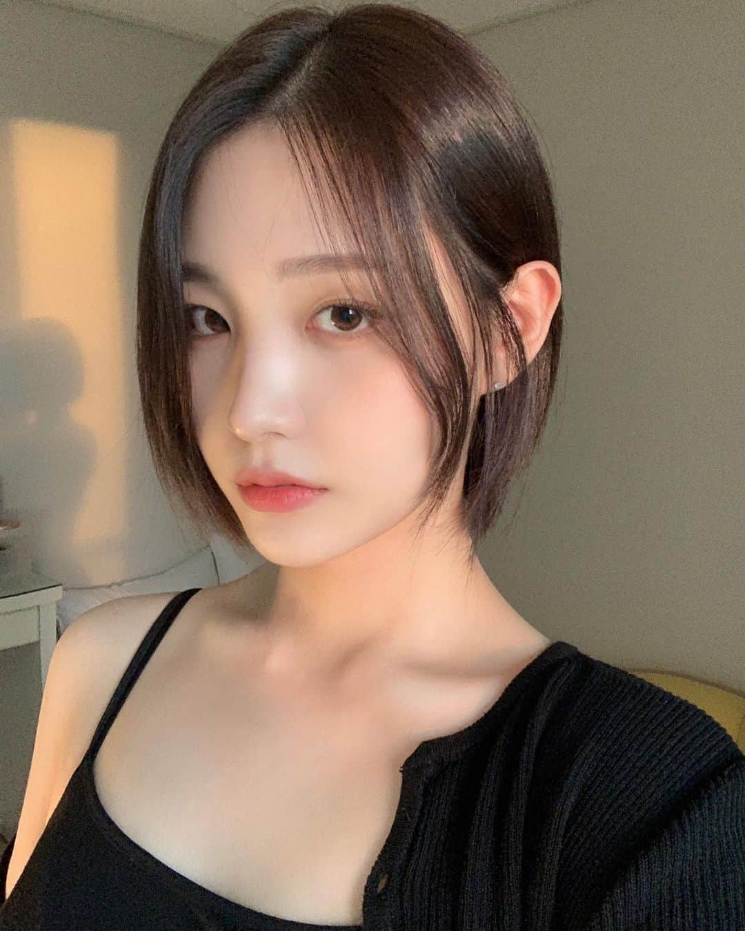 スビンのインスタグラム：「(ฅ•.•ฅ)」